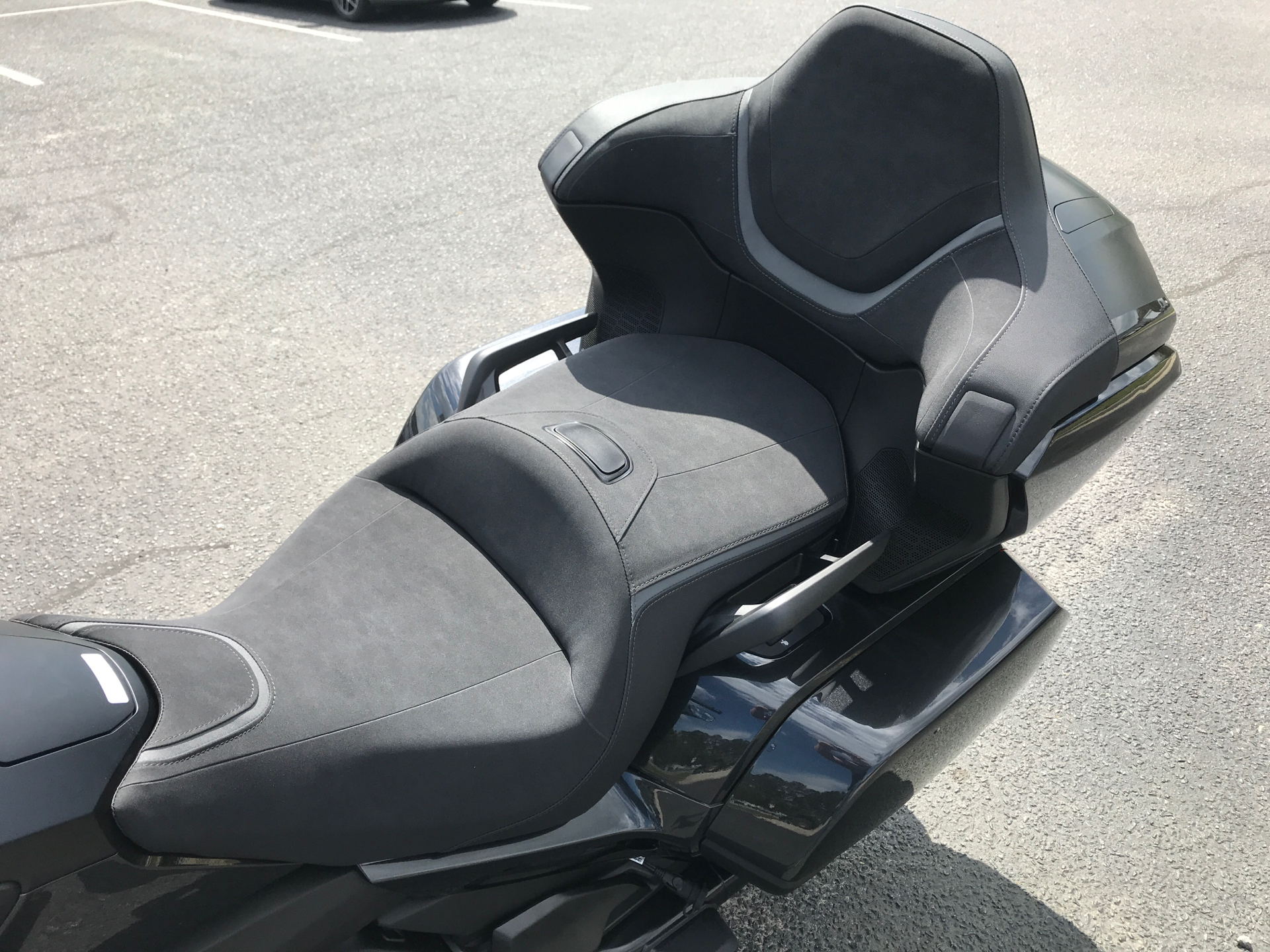 2021 Honda Gold Wing Tour Automatic DCT in Greenville, North Carolina - Photo 17