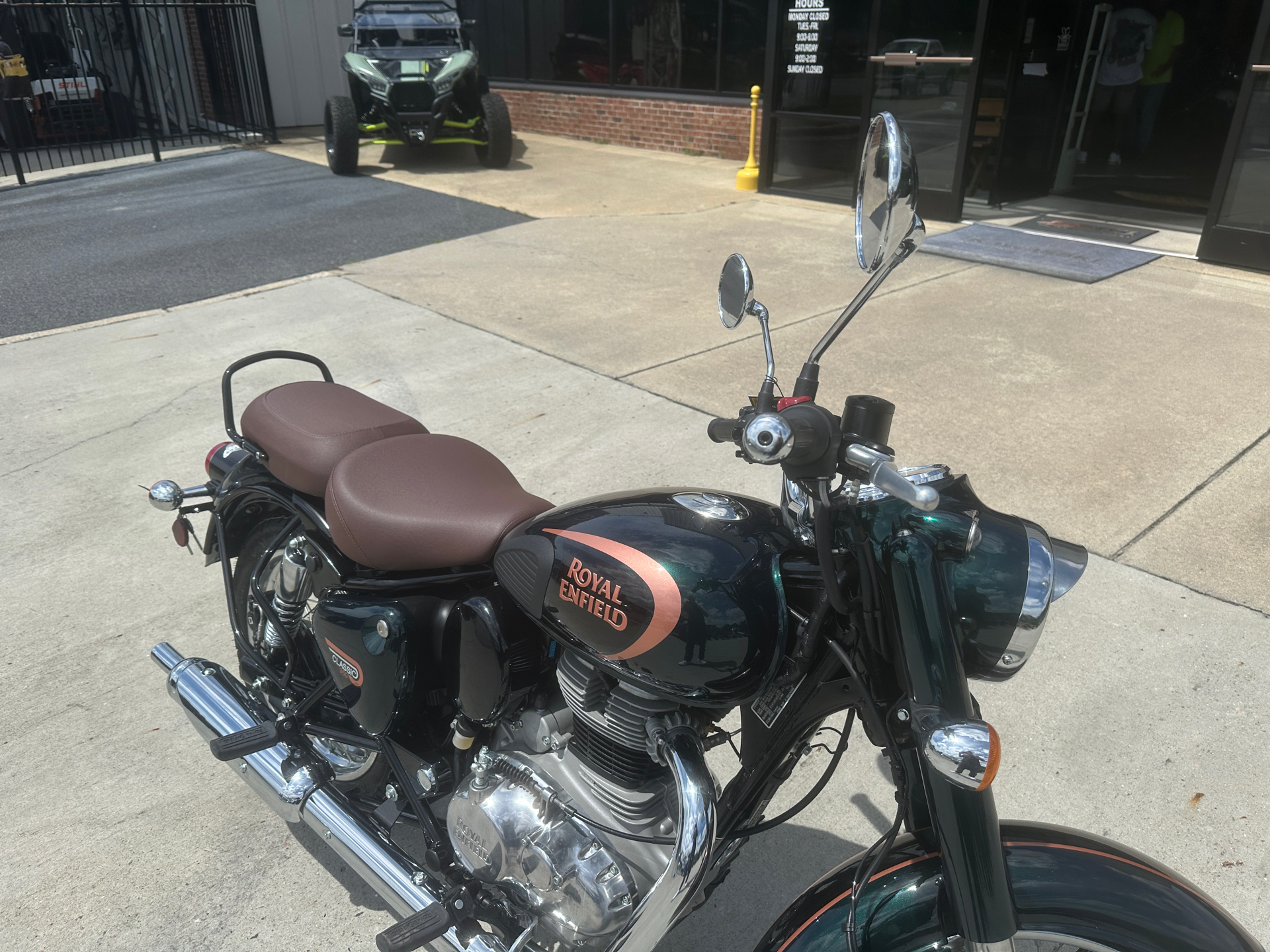 2023 Royal Enfield Classic 350 in Greenville, North Carolina - Photo 10