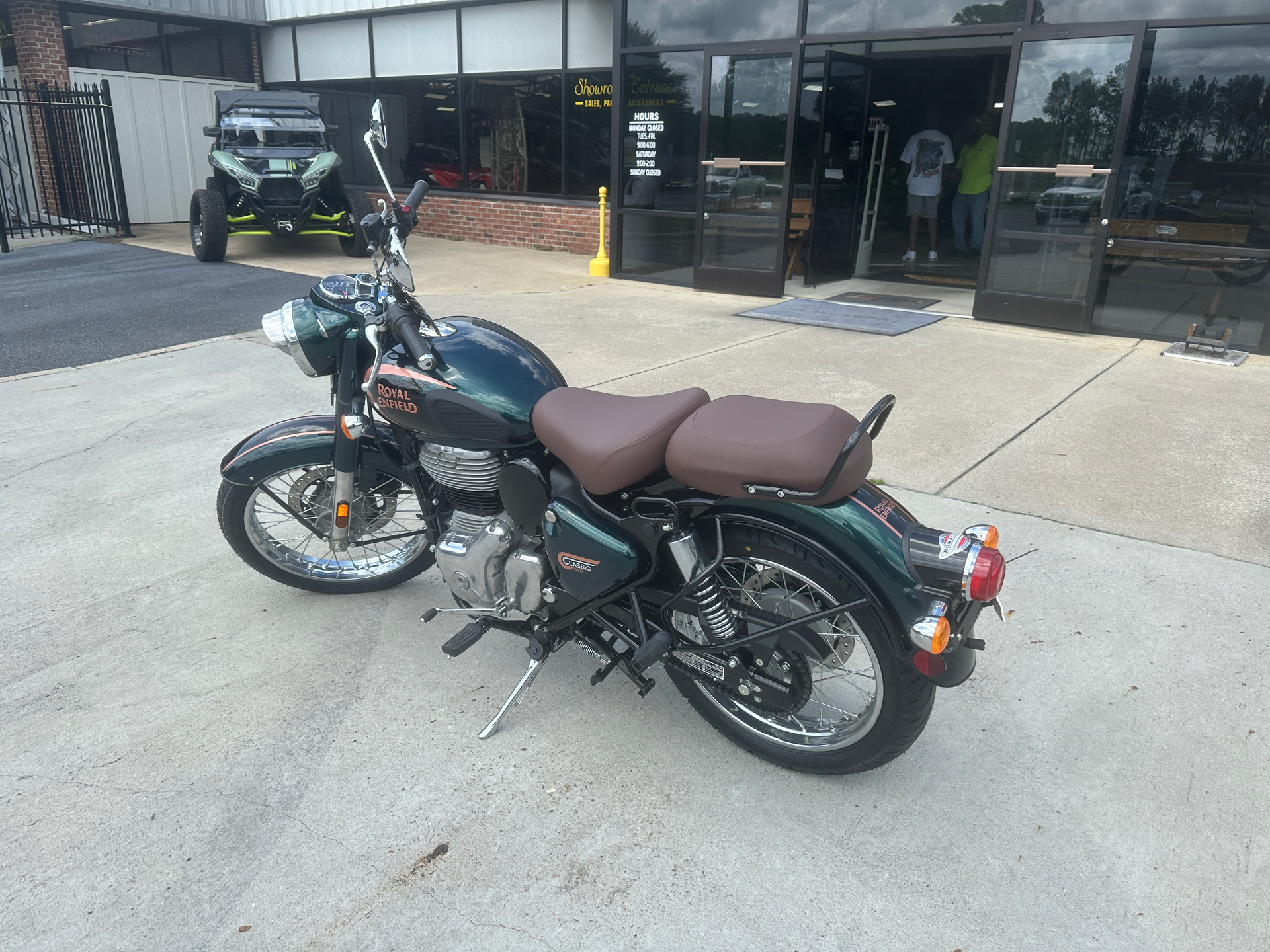 2023 Royal Enfield Classic 350 in Greenville, North Carolina - Photo 12