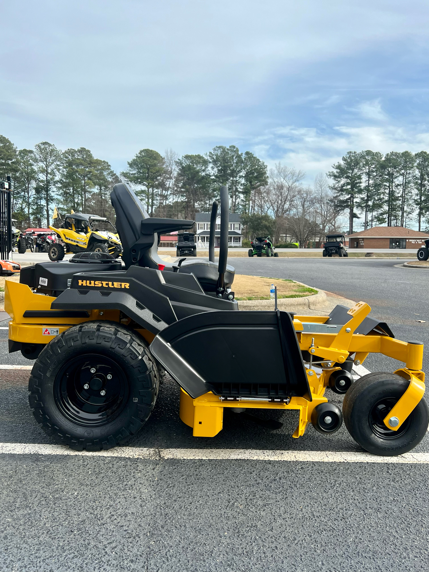 2023 Hustler Turf Equipment Raptor XD 54 in. Kawasaki FR691 23 hp in Greenville, North Carolina - Photo 6