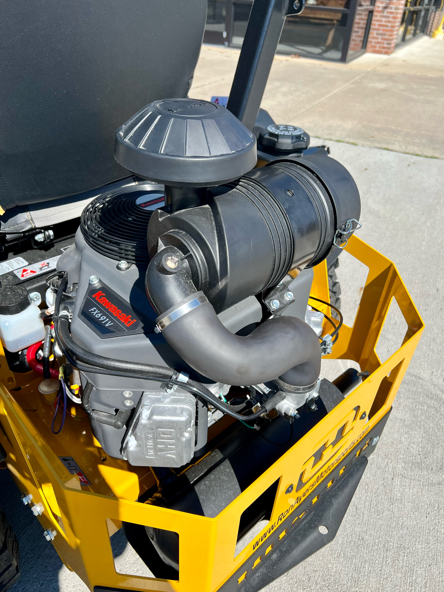 2022 Hustler Turf Equipment FasTrak SDX 48 in. Kawasaki FX691 22 hp in Greenville, North Carolina - Photo 7