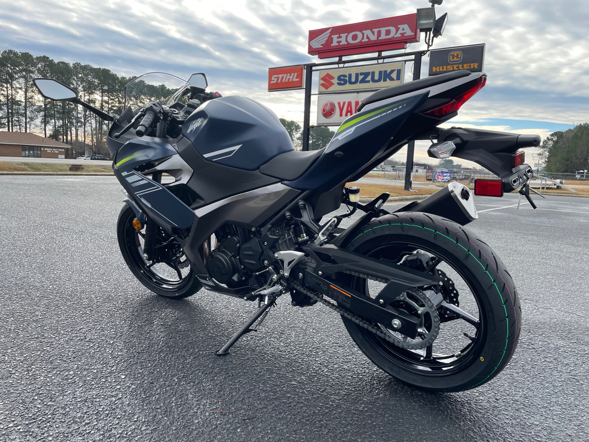 2022 Kawasaki Ninja 400 ABS in Greenville, North Carolina - Photo 8
