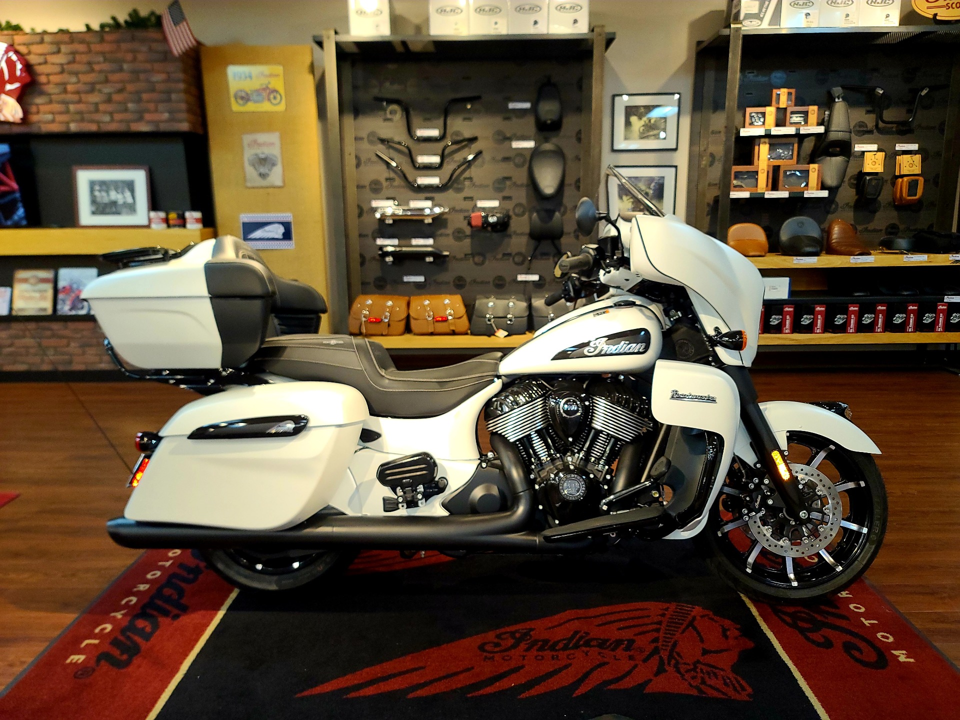 2021 Indian Roadmaster® Dark Horse® in EL Cajon, California - Photo 2