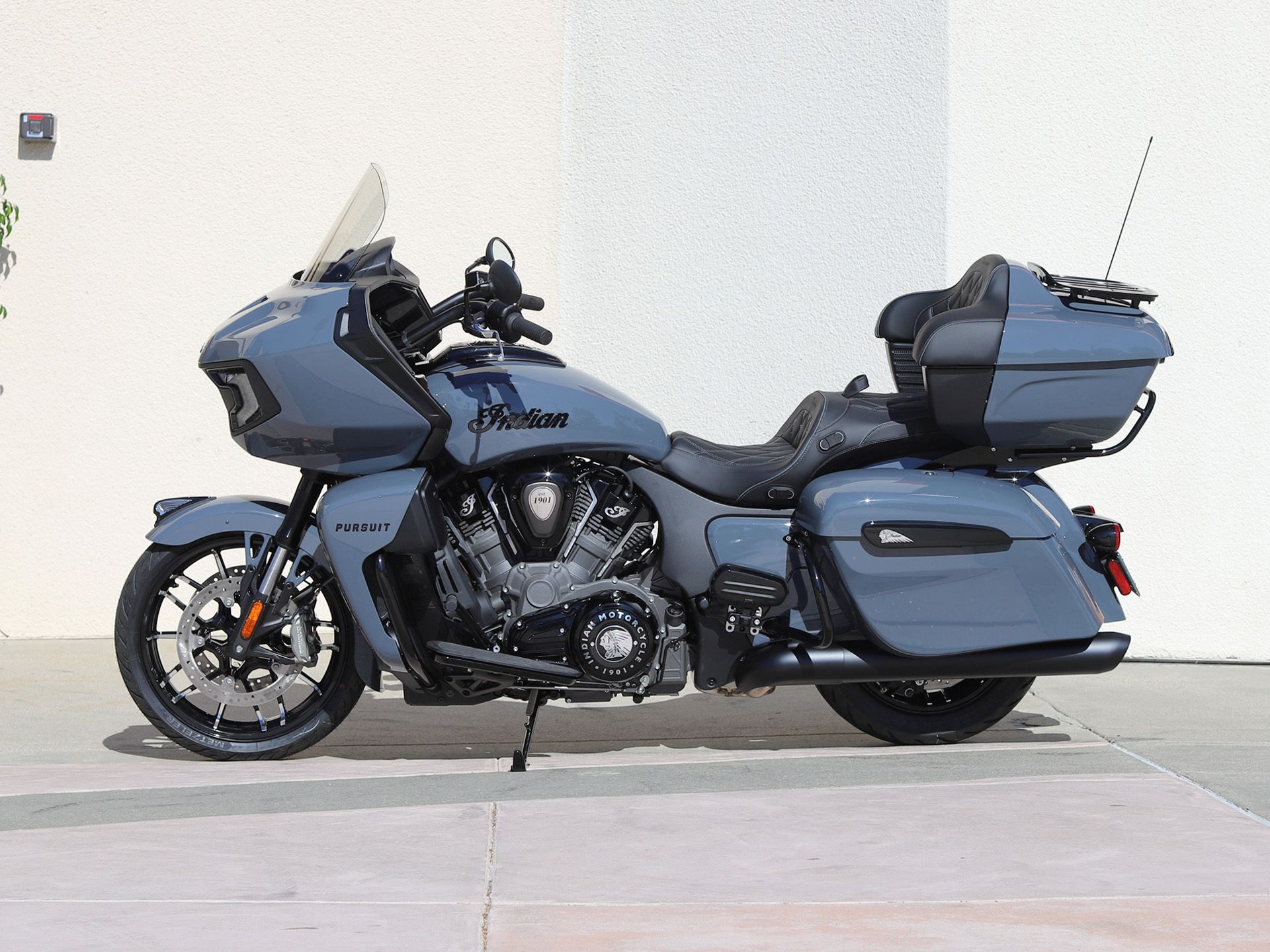 2023 Indian Motorcycle Pursuit® Dark Horse® with Premium Package in EL Cajon, California - Photo 5