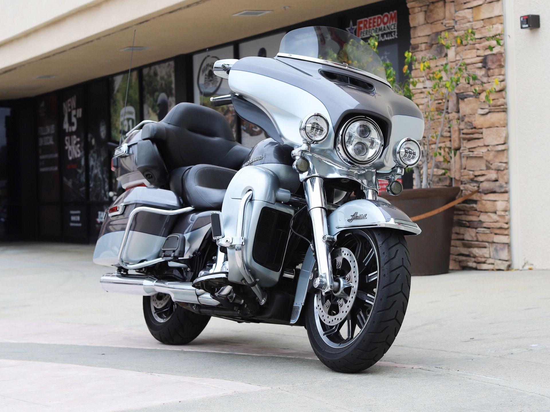 2014 Harley-Davidson Ultra Limited in EL Cajon, California - Photo 2