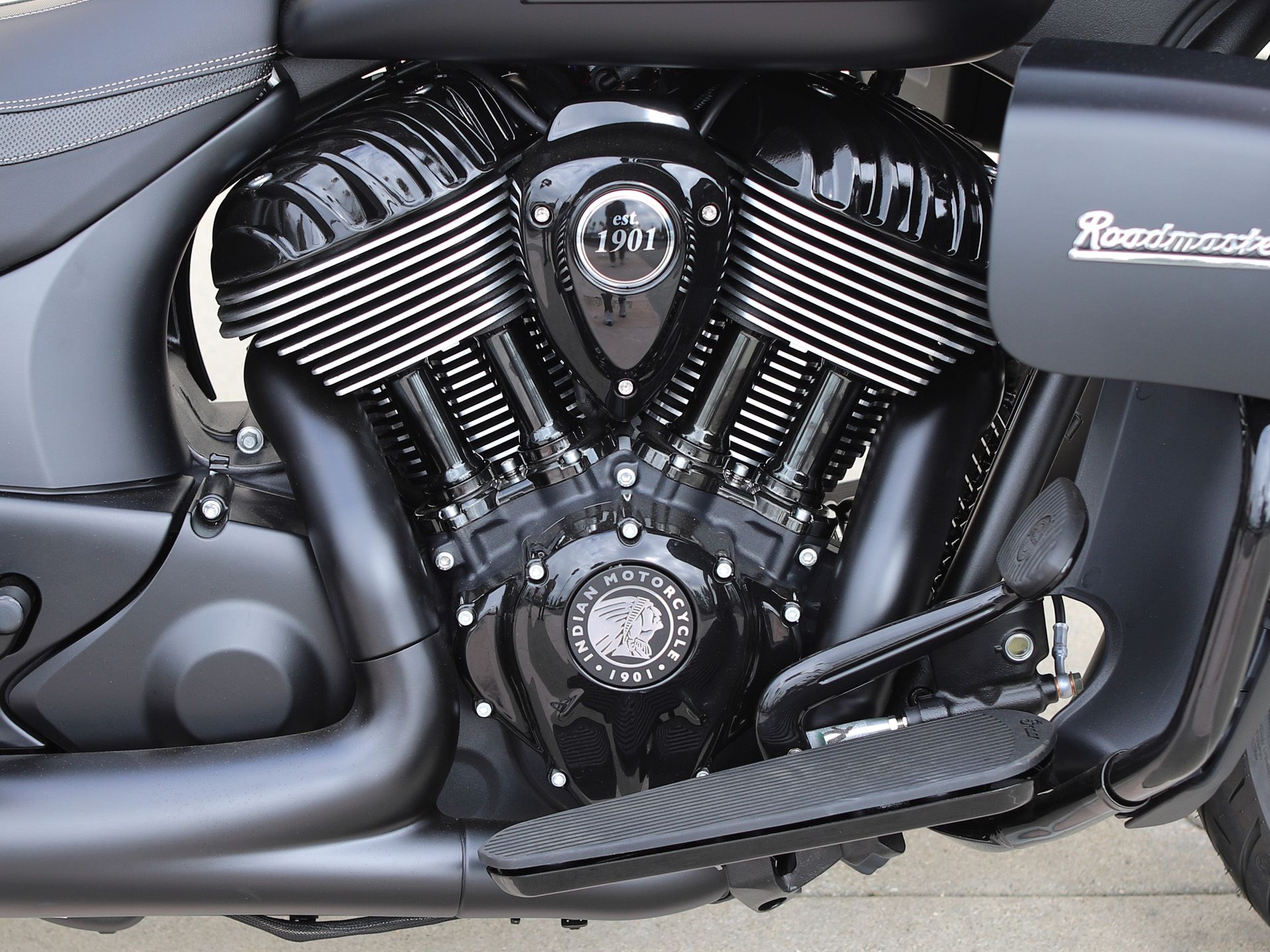 2023 Indian Motorcycle Roadmaster® Dark Horse® in EL Cajon, California - Photo 8