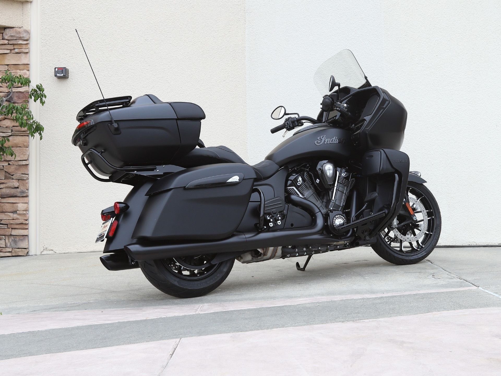 2023 Indian Motorcycle Pursuit® Dark Horse® with Premium Package in EL Cajon, California - Photo 9