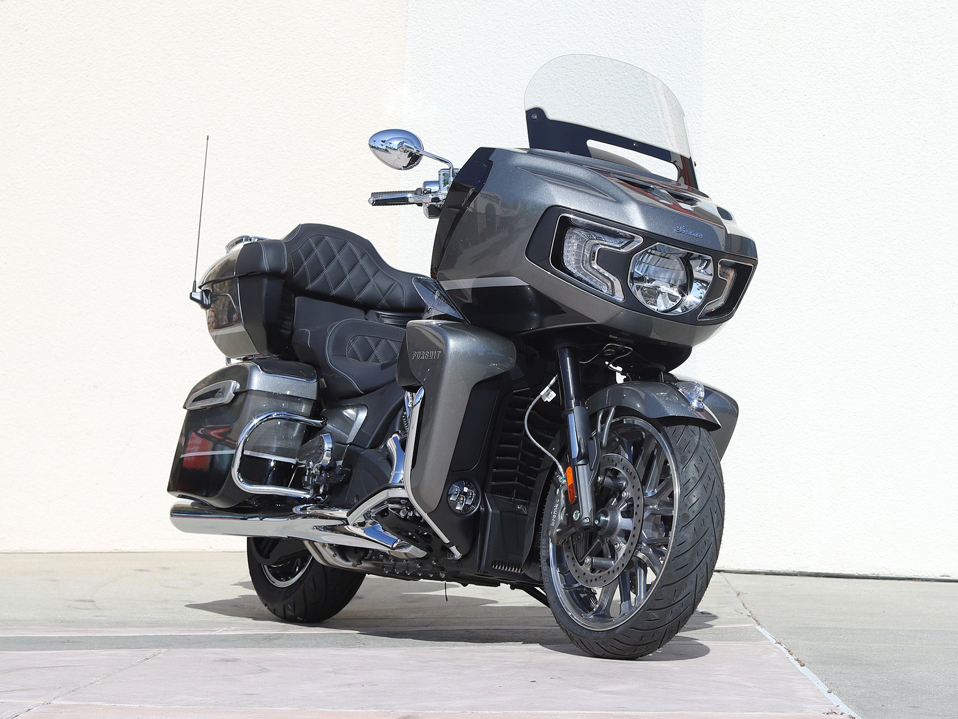 2024 Indian Motorcycle Pursuit® Limited® with PowerBand Audio Package in EL Cajon, California - Photo 2