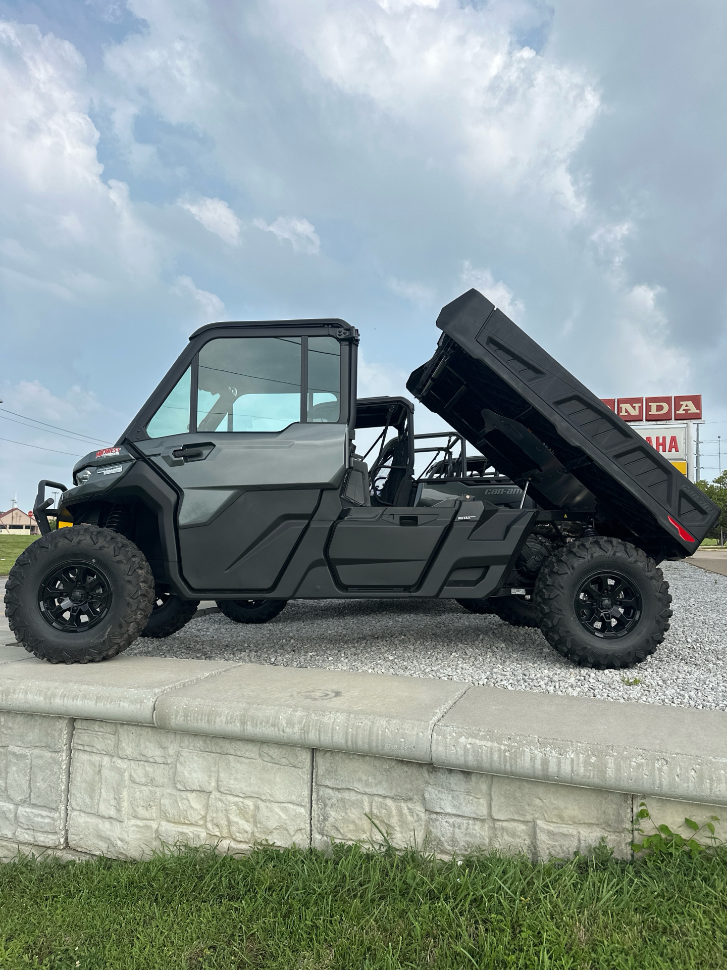 2024 Can-Am Defender Pro Limited in Keokuk, Iowa - Photo 2