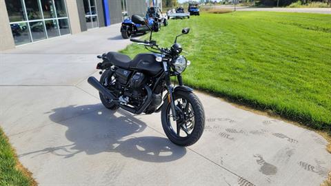 2022 Moto Guzzi V7 Stone E5 in Columbus, Minnesota - Photo 3