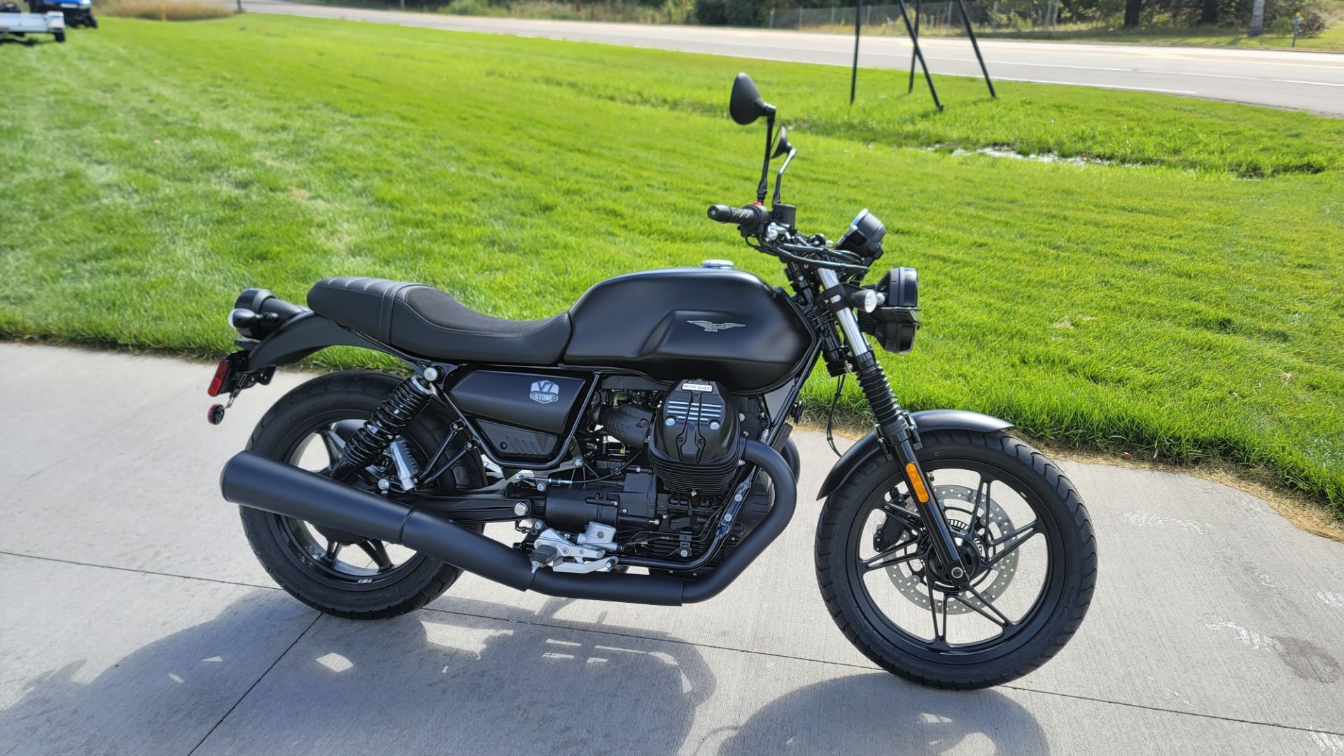 2022 Moto Guzzi V7 Stone E5 in Columbus, Minnesota - Photo 1