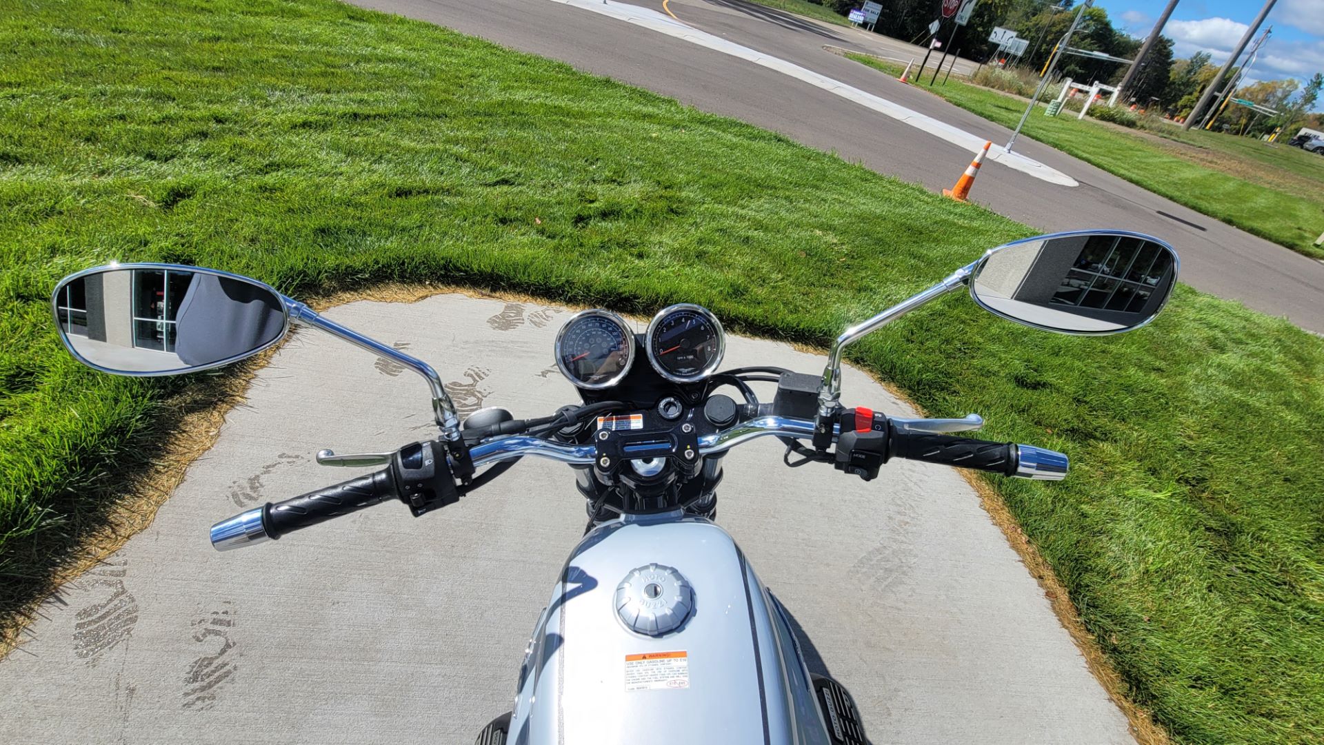 2022 Moto Guzzi V7 Special E5 in Columbus, Minnesota - Photo 11