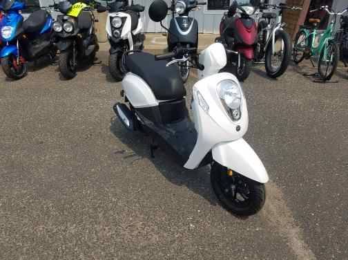 2021 SYM Mio 49cc Scooter in Forest Lake, Minnesota - Photo 2