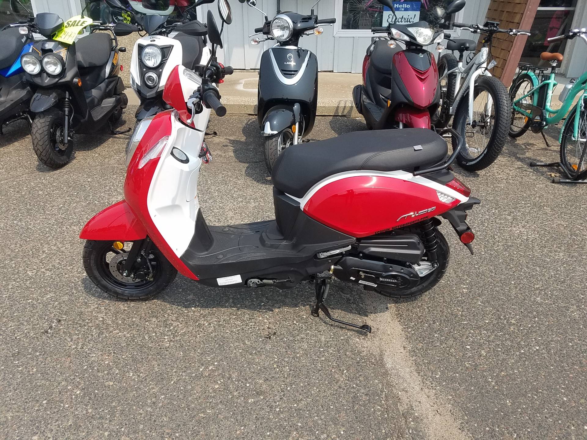2022 SYM Mio 49cc Scooter in Forest Lake, Minnesota - Photo 4