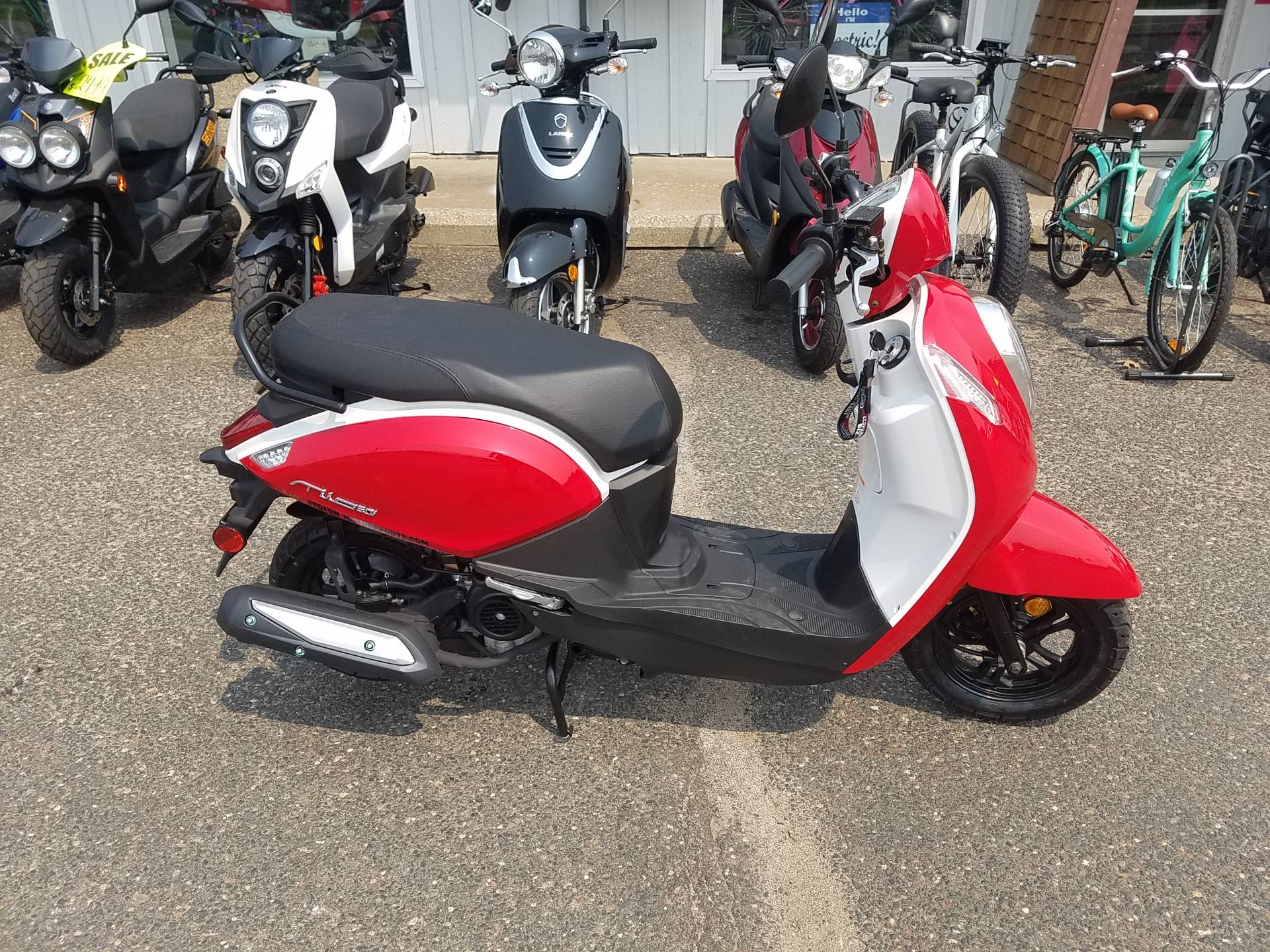 2022 SYM Mio 49cc Scooter in Forest Lake, Minnesota - Photo 5