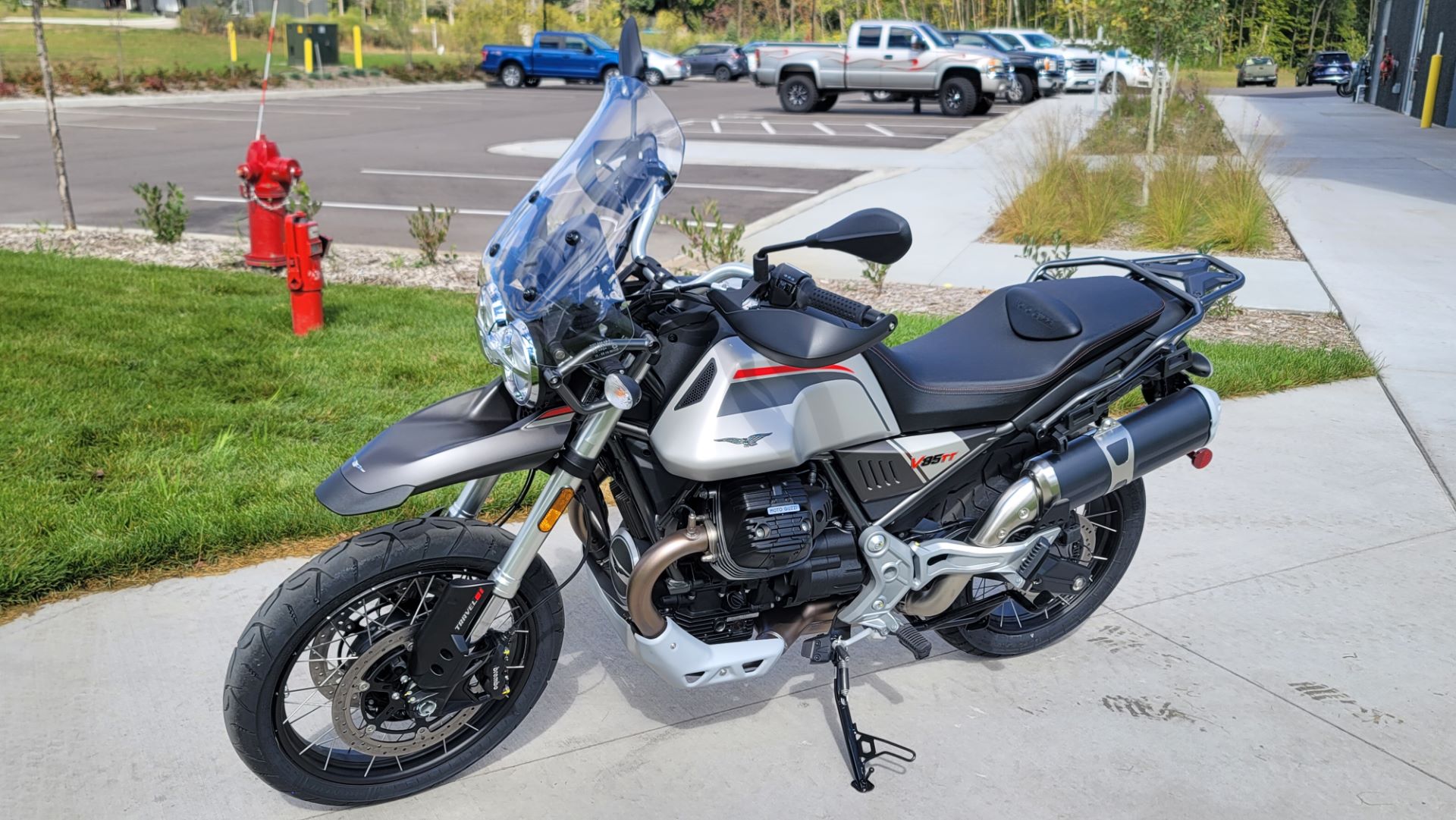 2022 Moto Guzzi V85 TT Travel E5 in Columbus, Minnesota - Photo 2