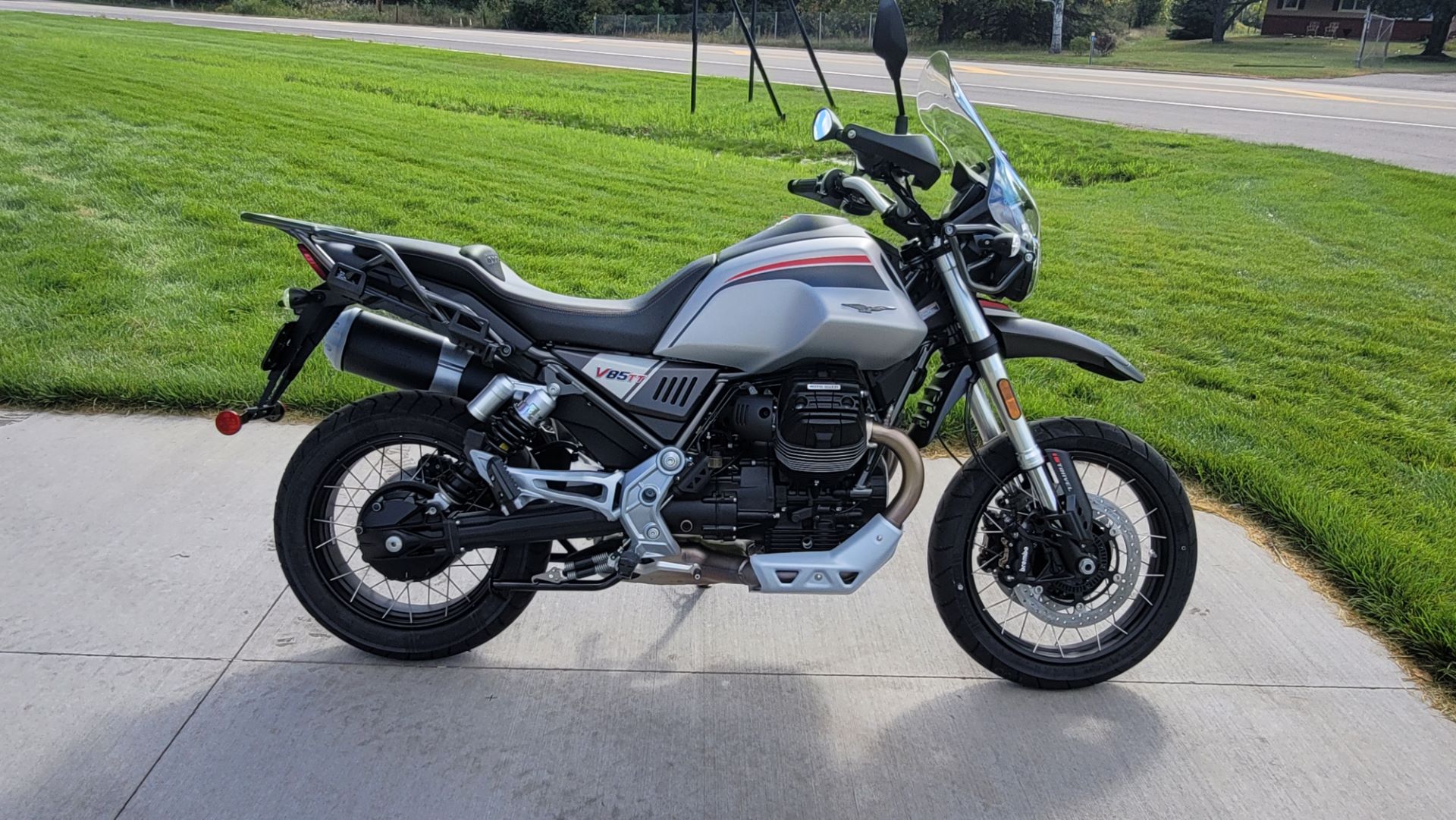 2022 Moto Guzzi V85 TT Travel E5 in Columbus, Minnesota - Photo 1