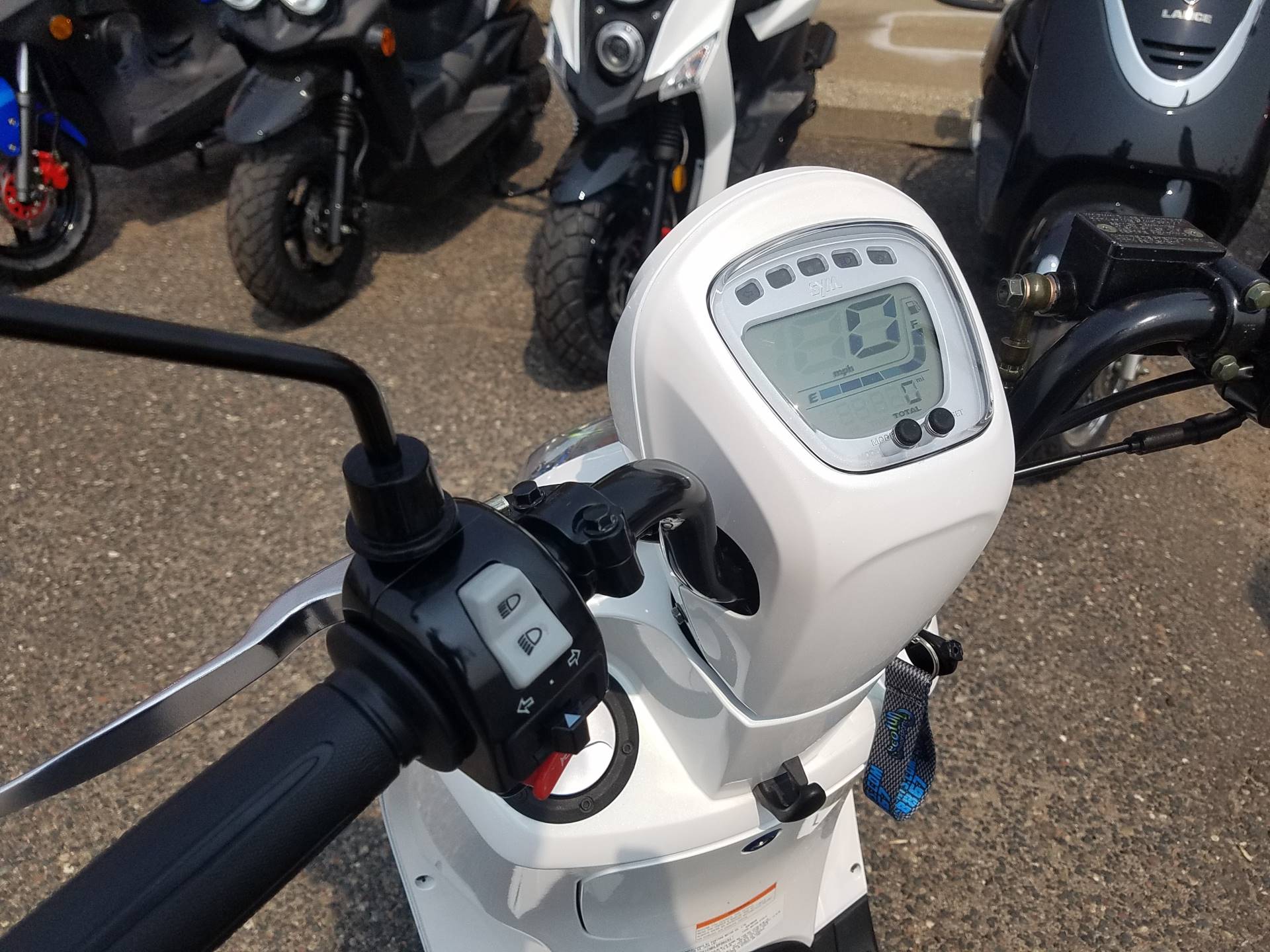 2022 SYM Mio 49cc Scooter in Forest Lake, Minnesota - Photo 6