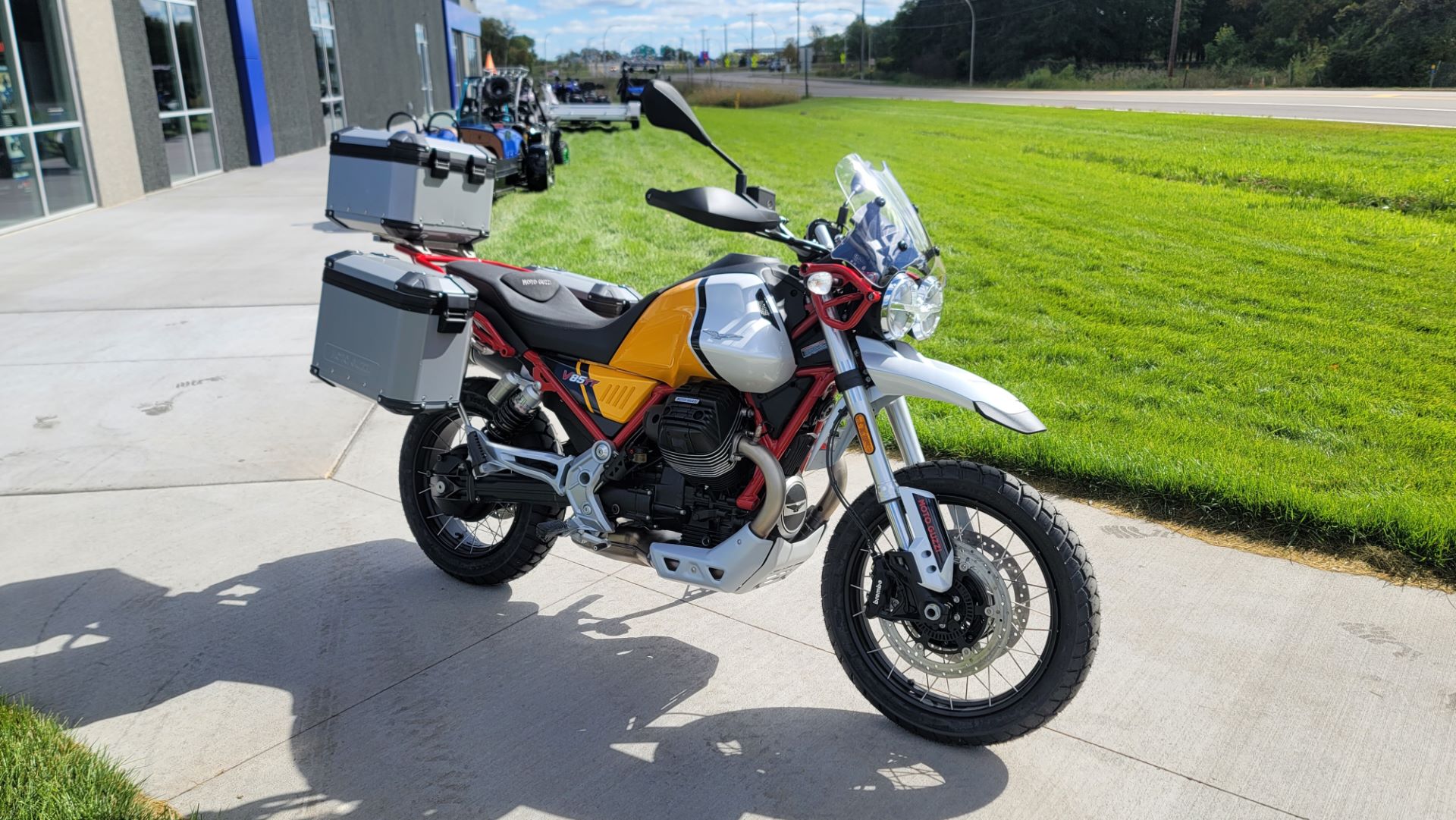 2022 Moto Guzzi V85 TT Adventure E5 in Columbus, Minnesota - Photo 3