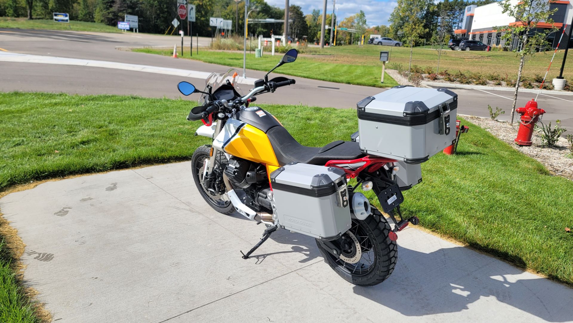 2022 Moto Guzzi V85 TT Adventure E5 in Columbus, Minnesota - Photo 8