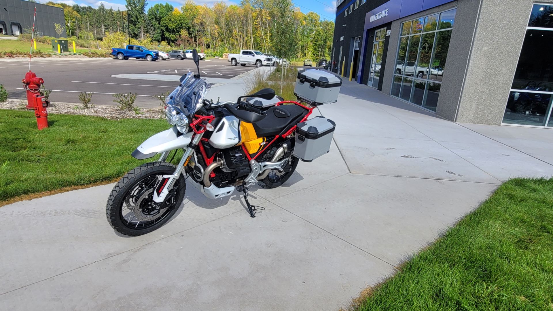 2022 Moto Guzzi V85 TT Adventure E5 in Columbus, Minnesota - Photo 6