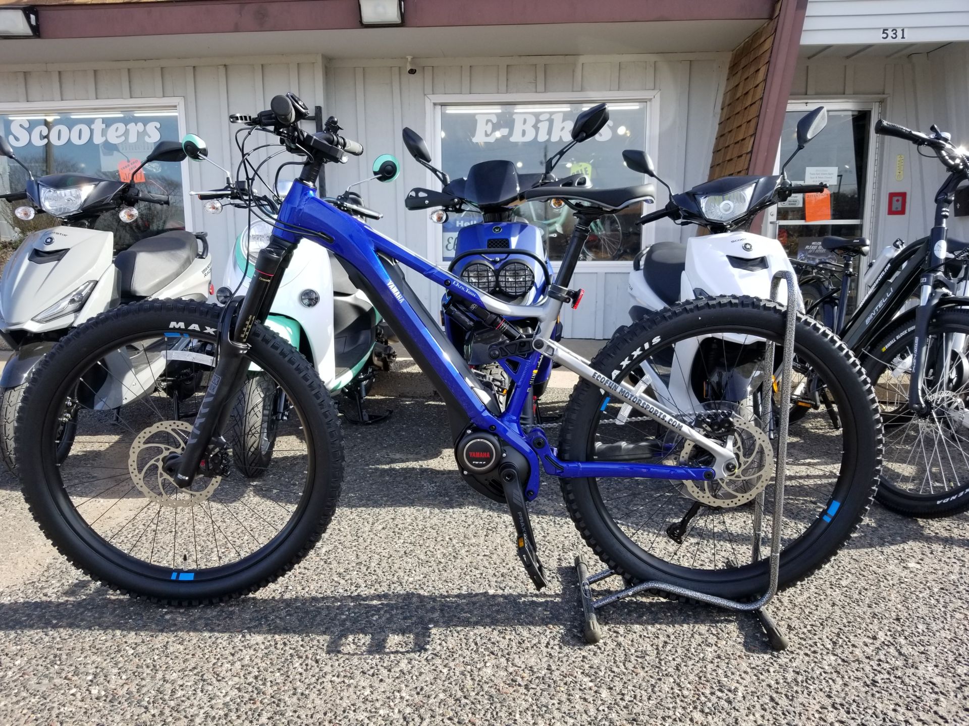 Yamaha YDX MORO PRO- Medium in Forest Lake, Minnesota - Photo 1