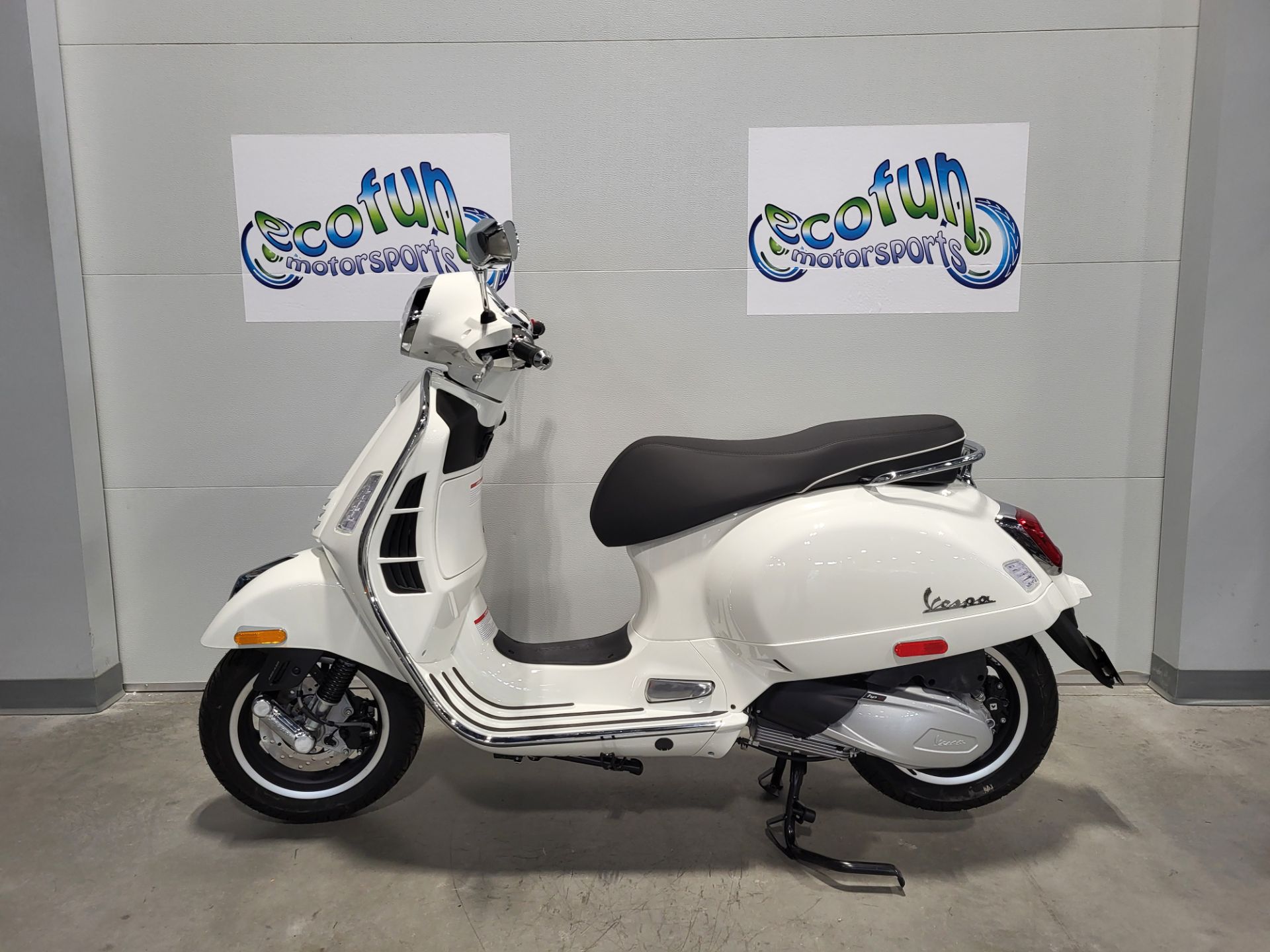 2024 Vespa GTS Super 300 in Forest Lake, Minnesota - Photo 1