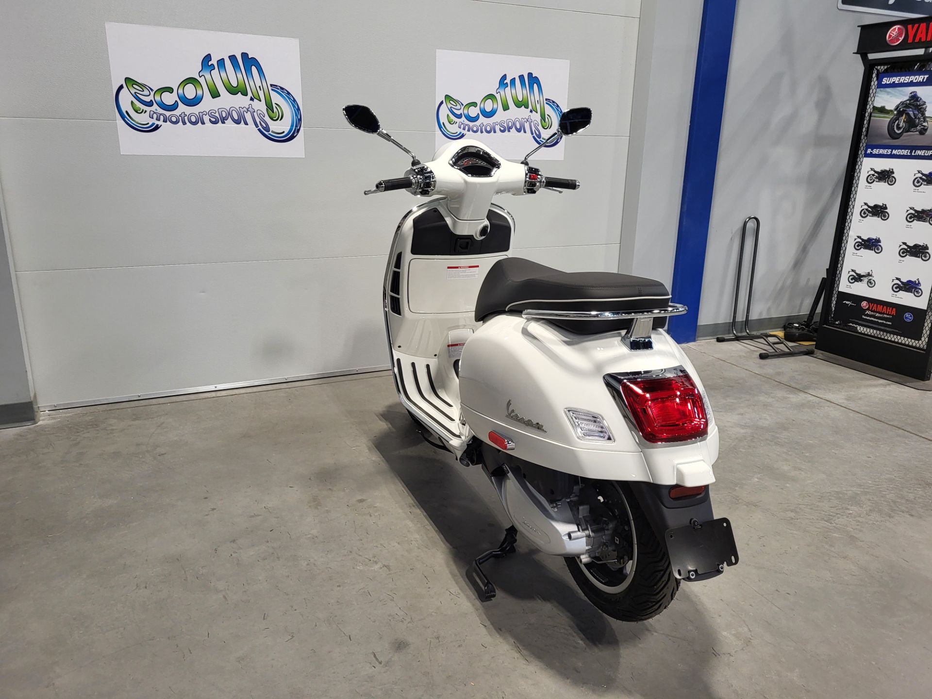 2024 Vespa GTS Super 300 in Forest Lake, Minnesota - Photo 6