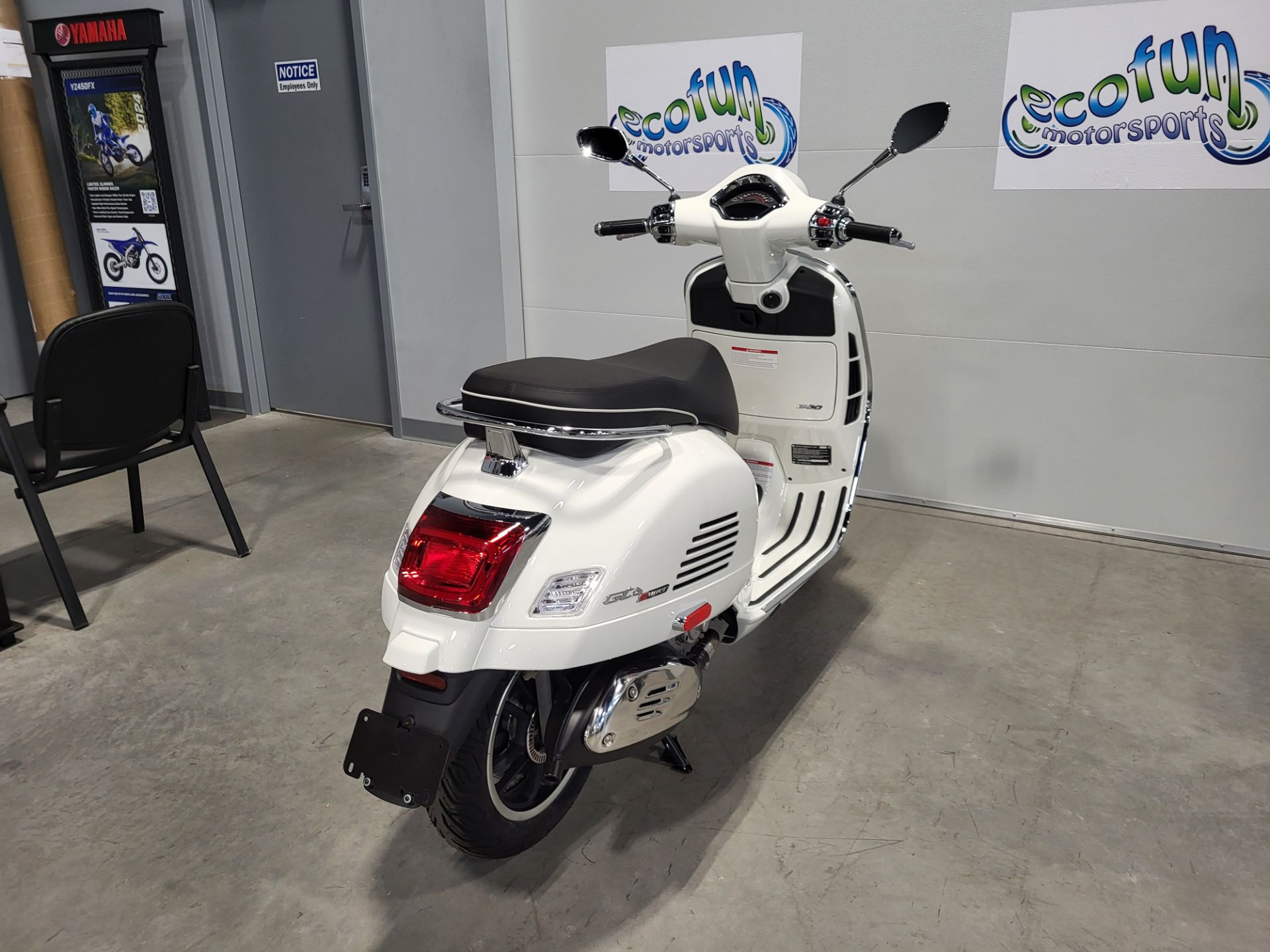 2024 Vespa GTS Super 300 in Forest Lake, Minnesota - Photo 8