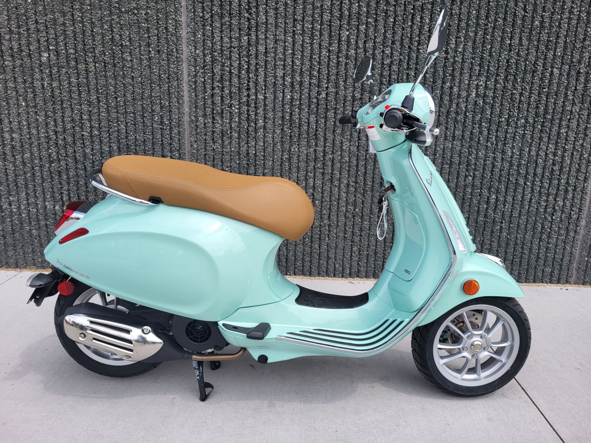 2024 Vespa Primavera 150 in Forest Lake, Minnesota - Photo 3