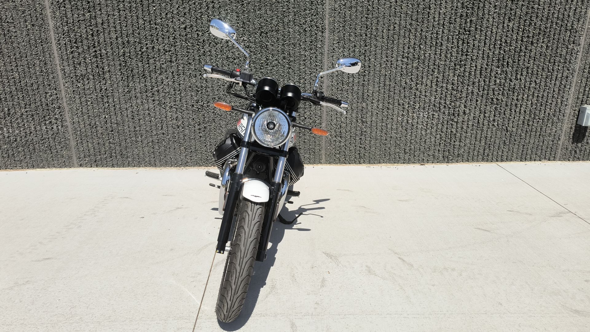 2023 Moto Guzzi V7 Special in Forest Lake, Minnesota - Photo 4