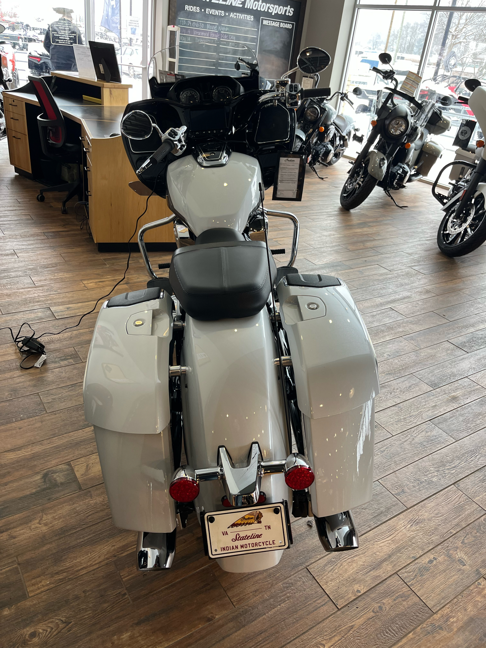 2024 Indian Motorcycle Challenger® Limited with PowerBand Audio Package in Bristol, Virginia - Photo 3