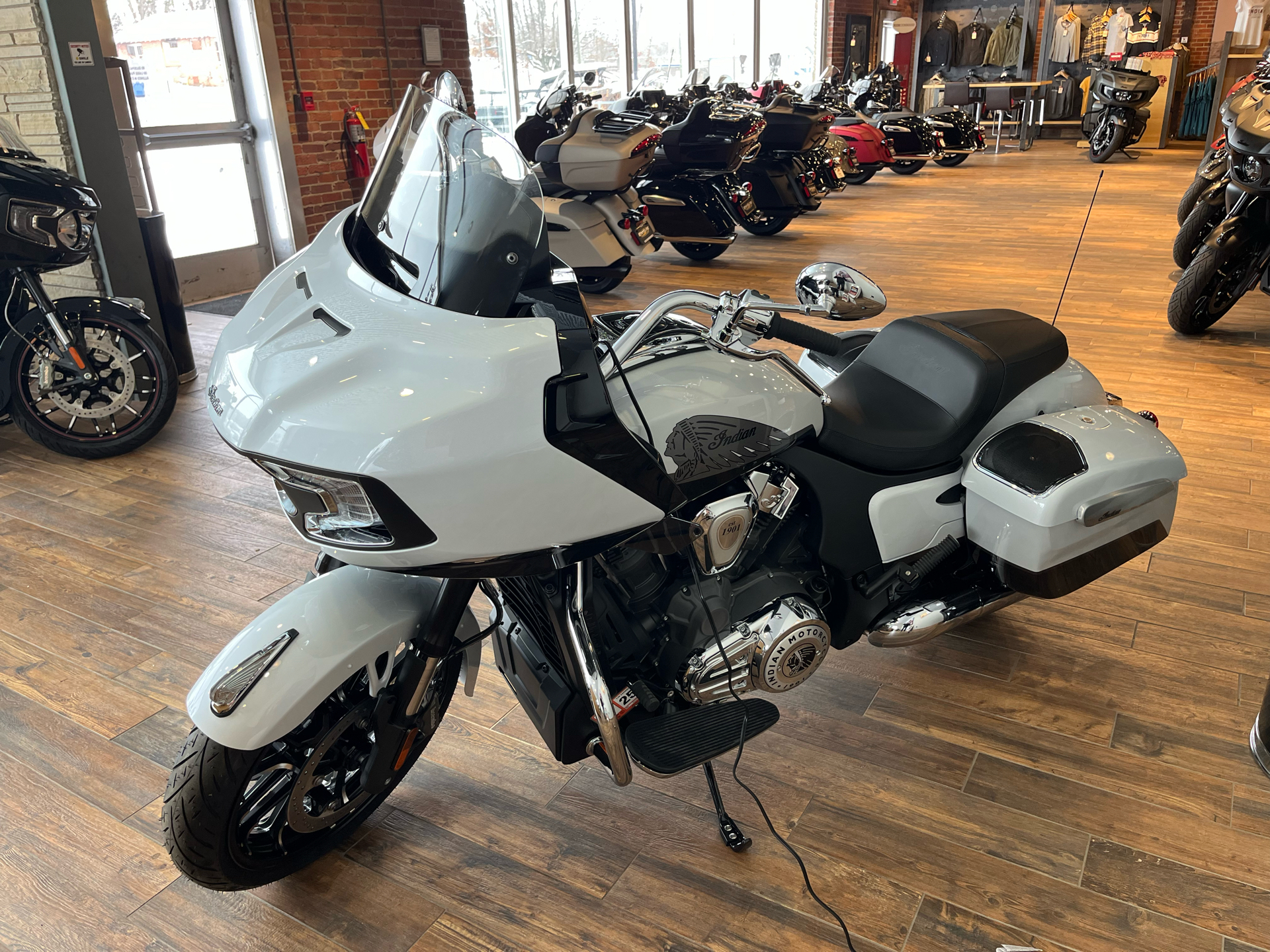 2024 Indian Motorcycle Challenger® Limited with PowerBand Audio Package in Bristol, Virginia - Photo 4