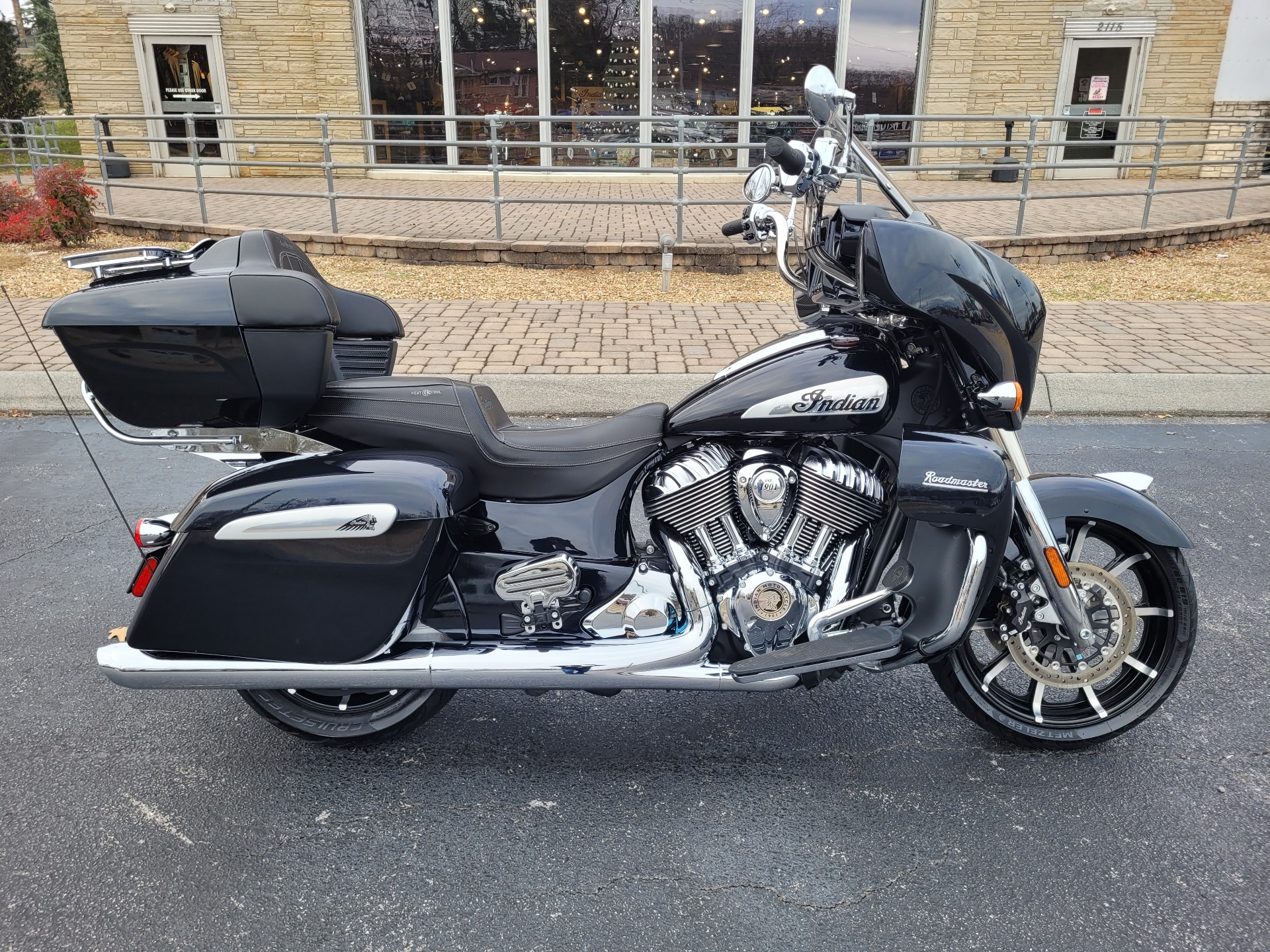 2021 Indian Motorcycle Roadmaster® Limited in Bristol, Virginia - Photo 2