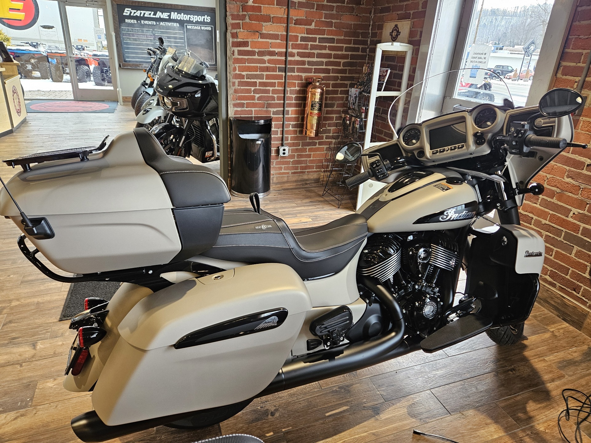 2023 Indian Motorcycle Roadmaster® Dark Horse® in Bristol, Virginia - Photo 3