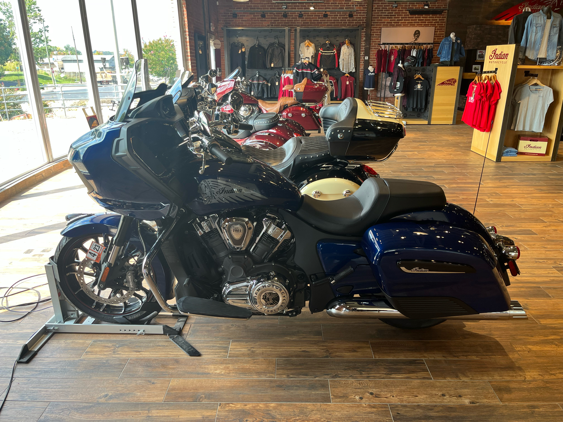 2022 Indian Motorcycle Challenger® Limited in Bristol, Virginia - Photo 1