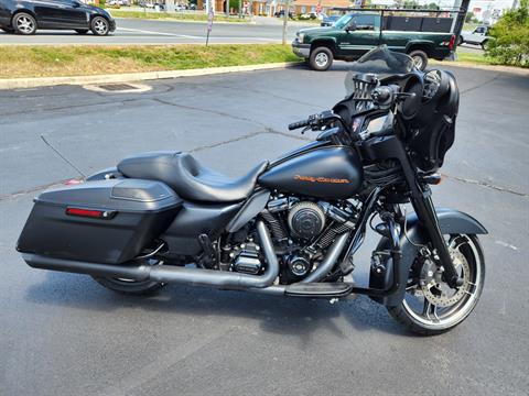 2017 Harley-Davidson Street Glide® Special in Lynchburg, Virginia - Photo 13