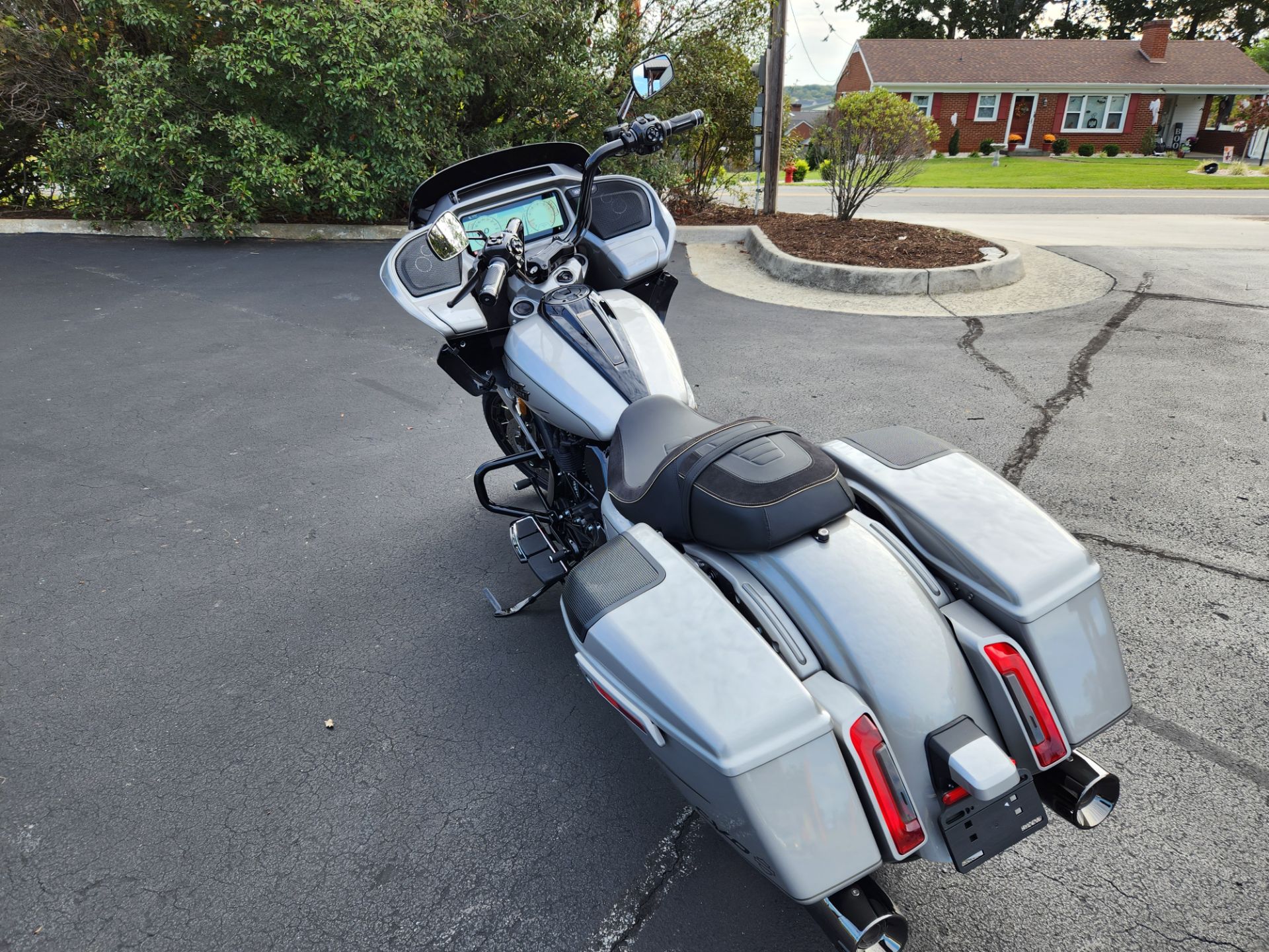 2023 Harley-Davidson CVO™ Road Glide® in Lynchburg, Virginia - Photo 8
