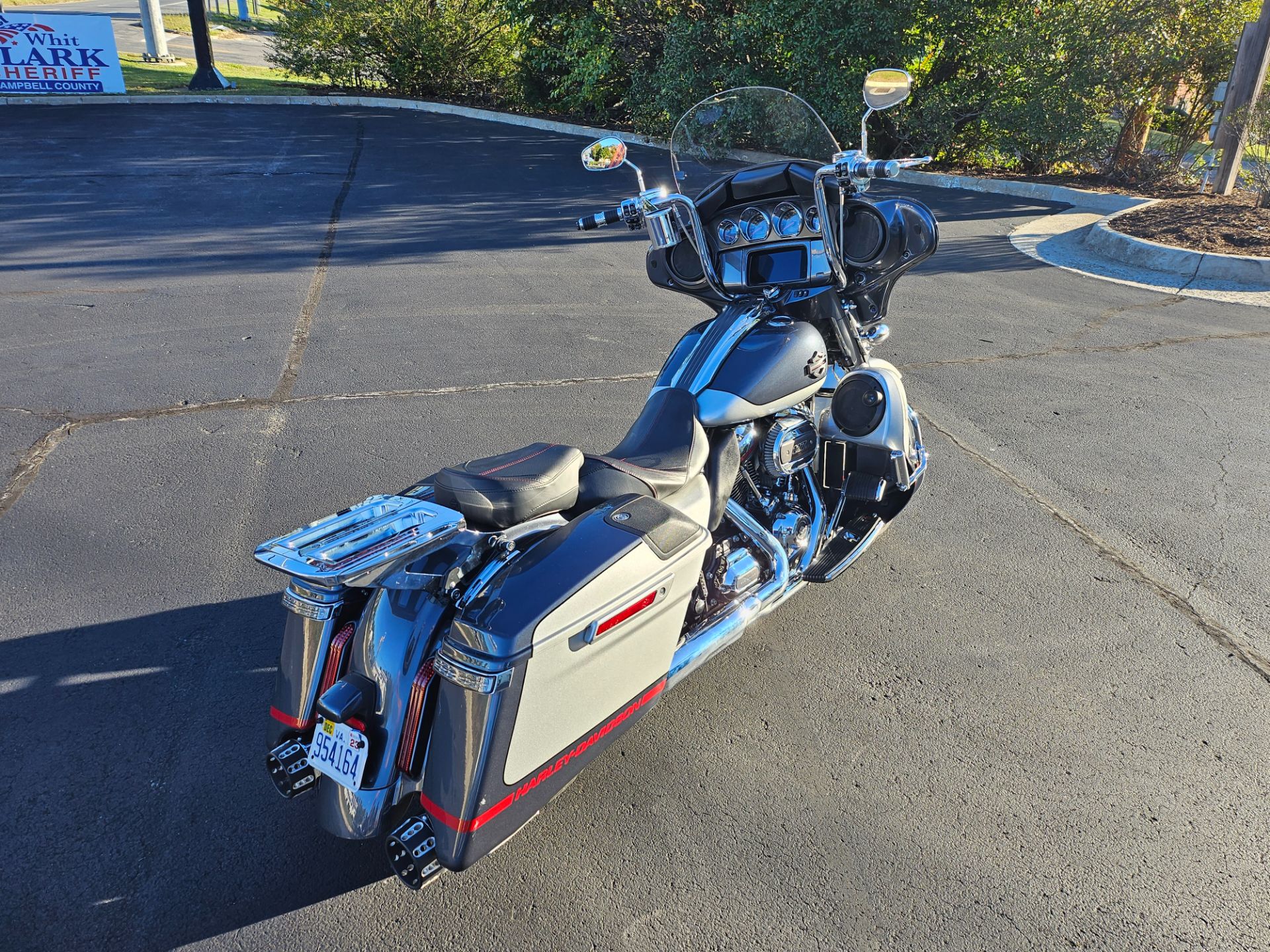 2019 Harley-Davidson CVO™ Street Glide® in Lynchburg, Virginia - Photo 7