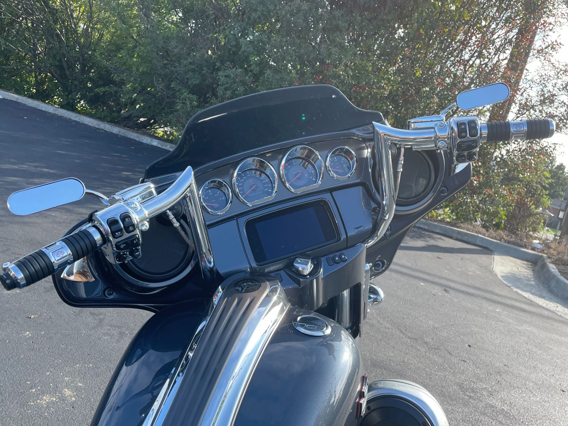 2019 Harley-Davidson CVO™ Street Glide® in Lynchburg, Virginia - Photo 30