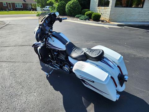 2016 Harley-Davidson CVO™ Street Glide® in Lynchburg, Virginia - Photo 7