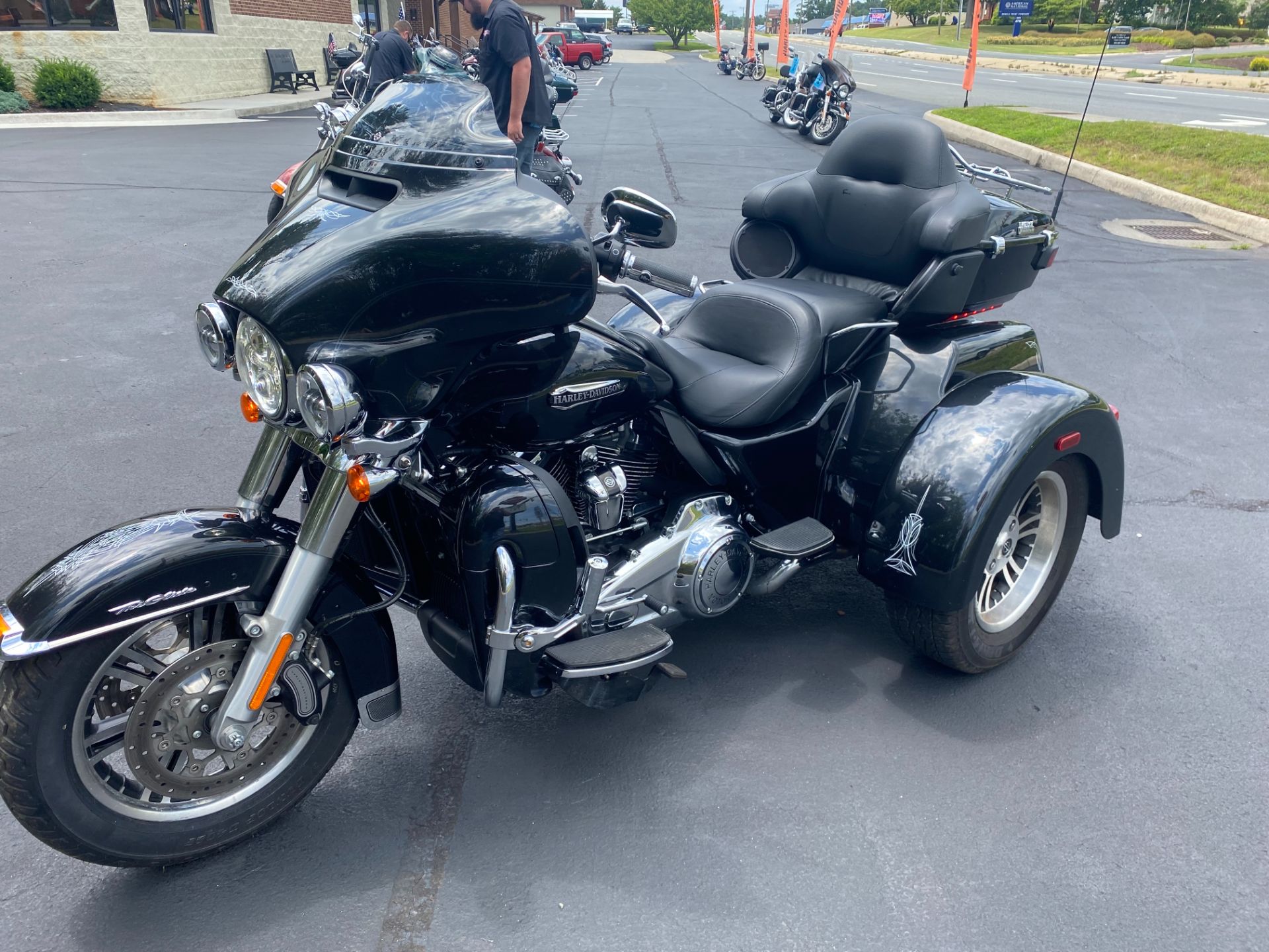 2018 Harley-Davidson Tri Glide® Ultra in Lynchburg, Virginia - Photo 6