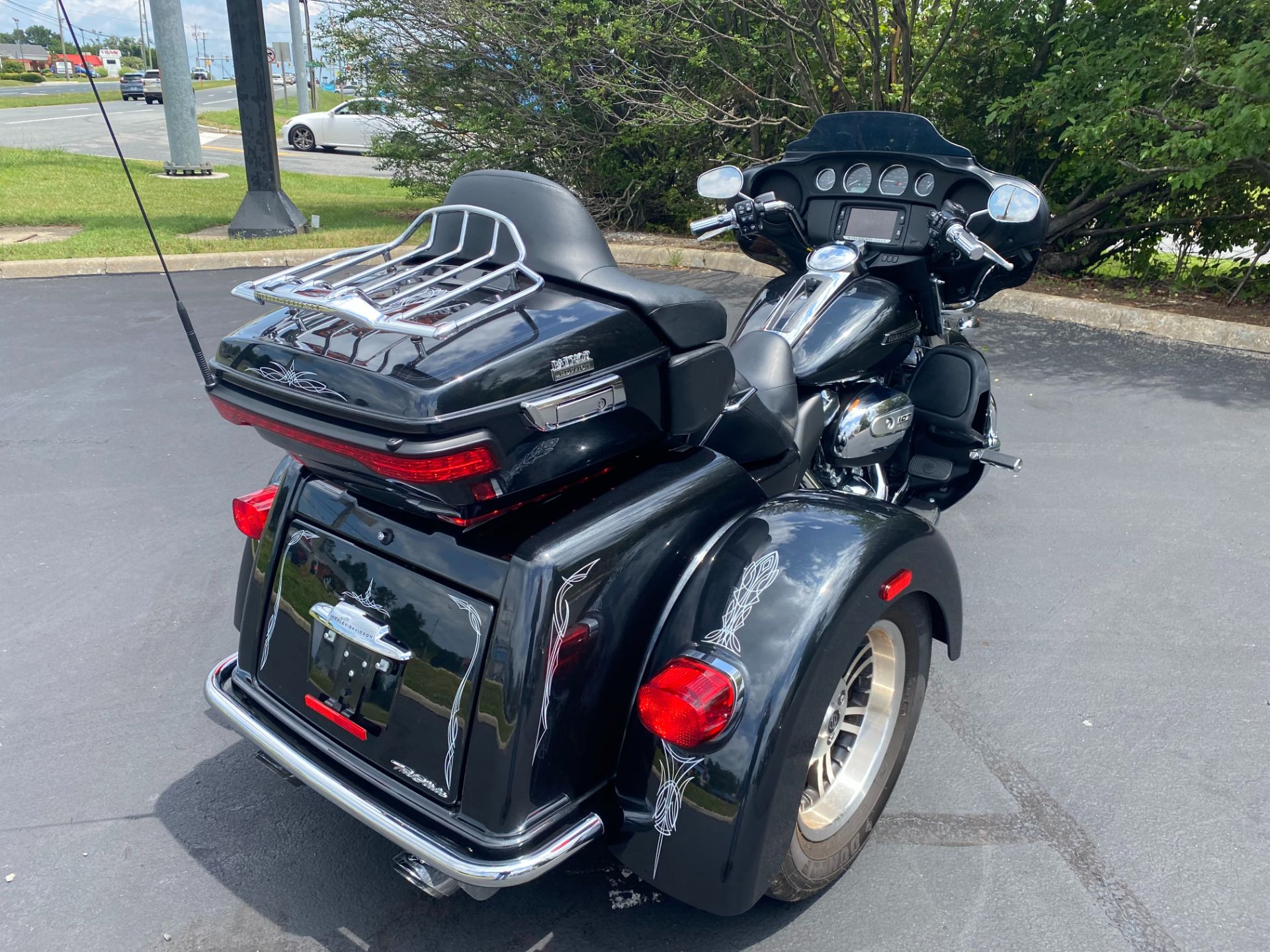 2018 Harley-Davidson Tri Glide® Ultra in Lynchburg, Virginia - Photo 12