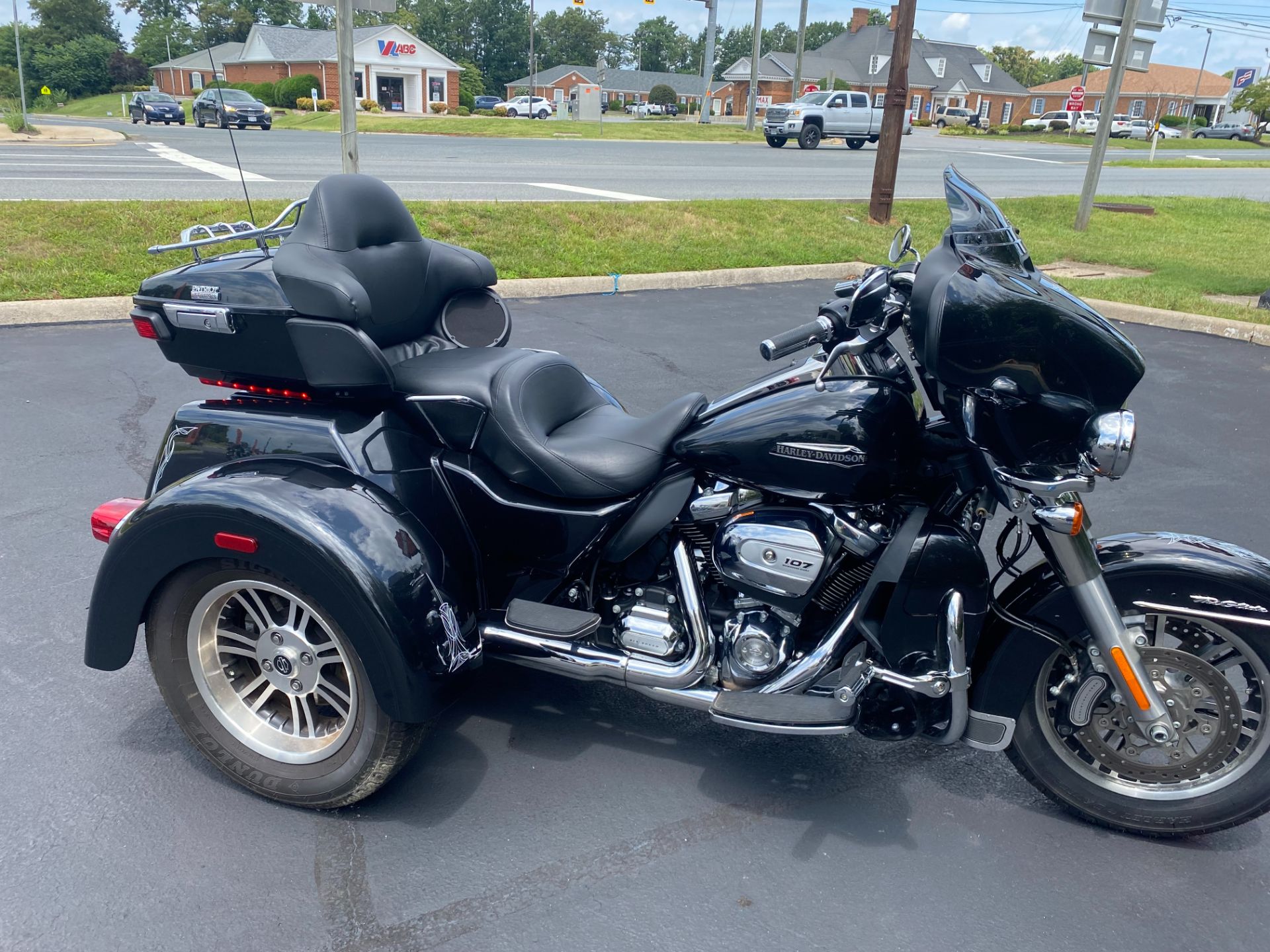 2018 Harley-Davidson Tri Glide® Ultra in Lynchburg, Virginia - Photo 16