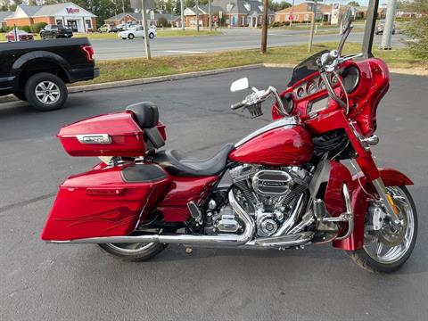 2016 Harley-Davidson CVO™ Street Glide® in Lynchburg, Virginia - Photo 9