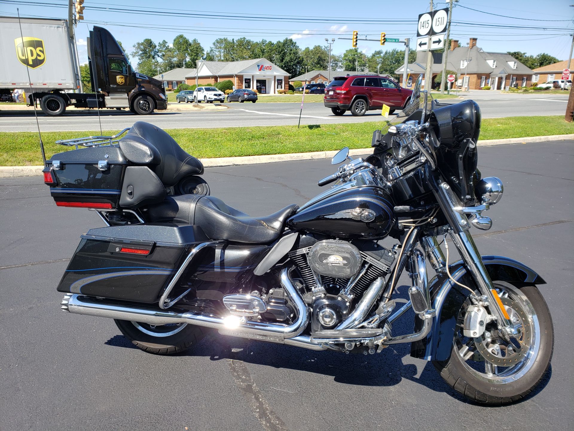 2013 Harley-Davidson CVO™ Ultra Classic® Electra Glide® in Lynchburg, Virginia - Photo 1