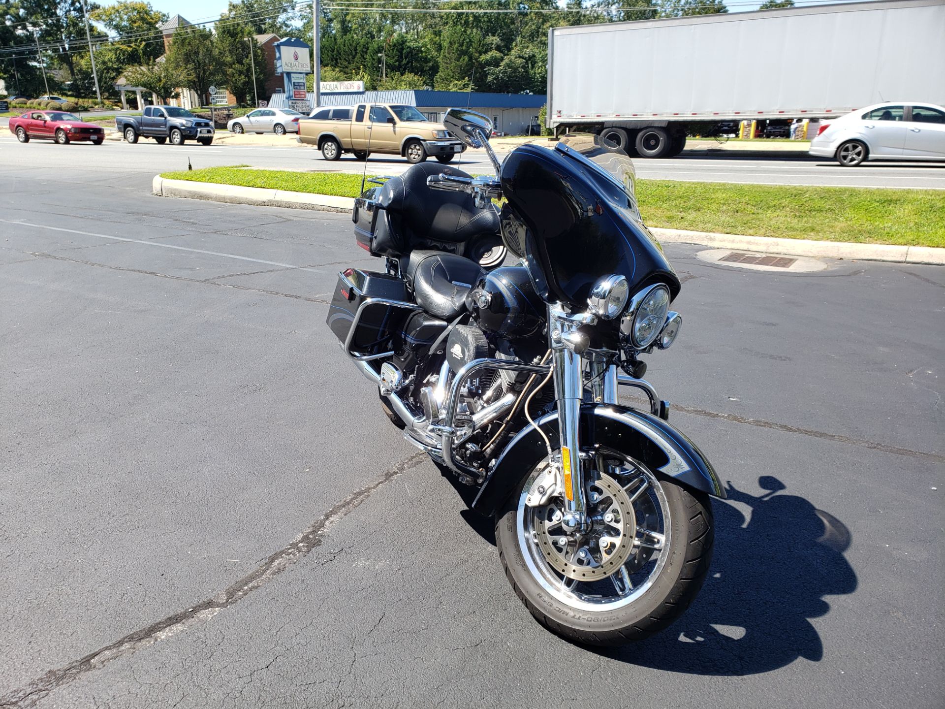 2013 Harley-Davidson CVO™ Ultra Classic® Electra Glide® in Lynchburg, Virginia - Photo 5