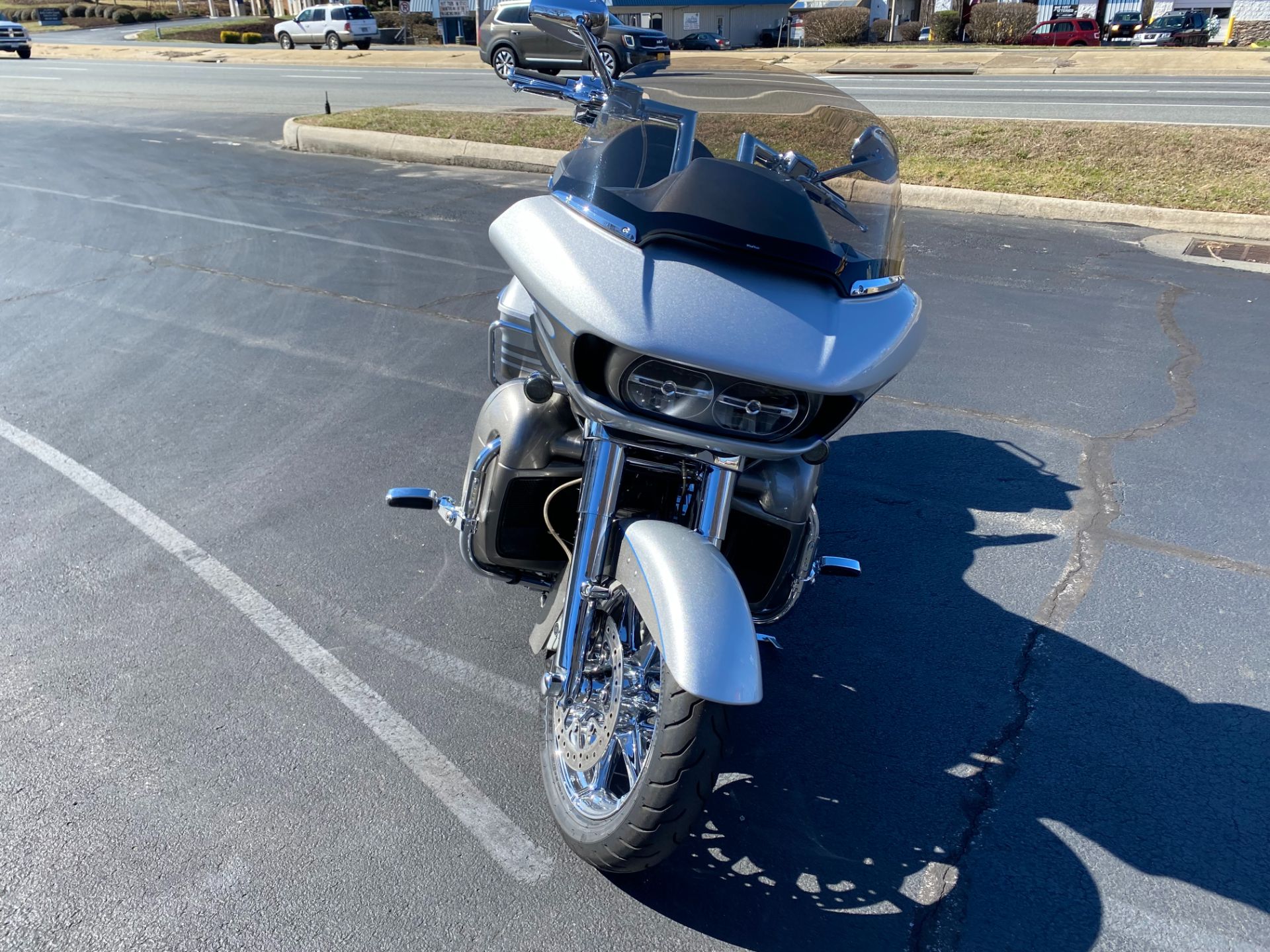 2016 Harley-Davidson CVO™ Road Glide™ Ultra in Lynchburg, Virginia - Photo 2