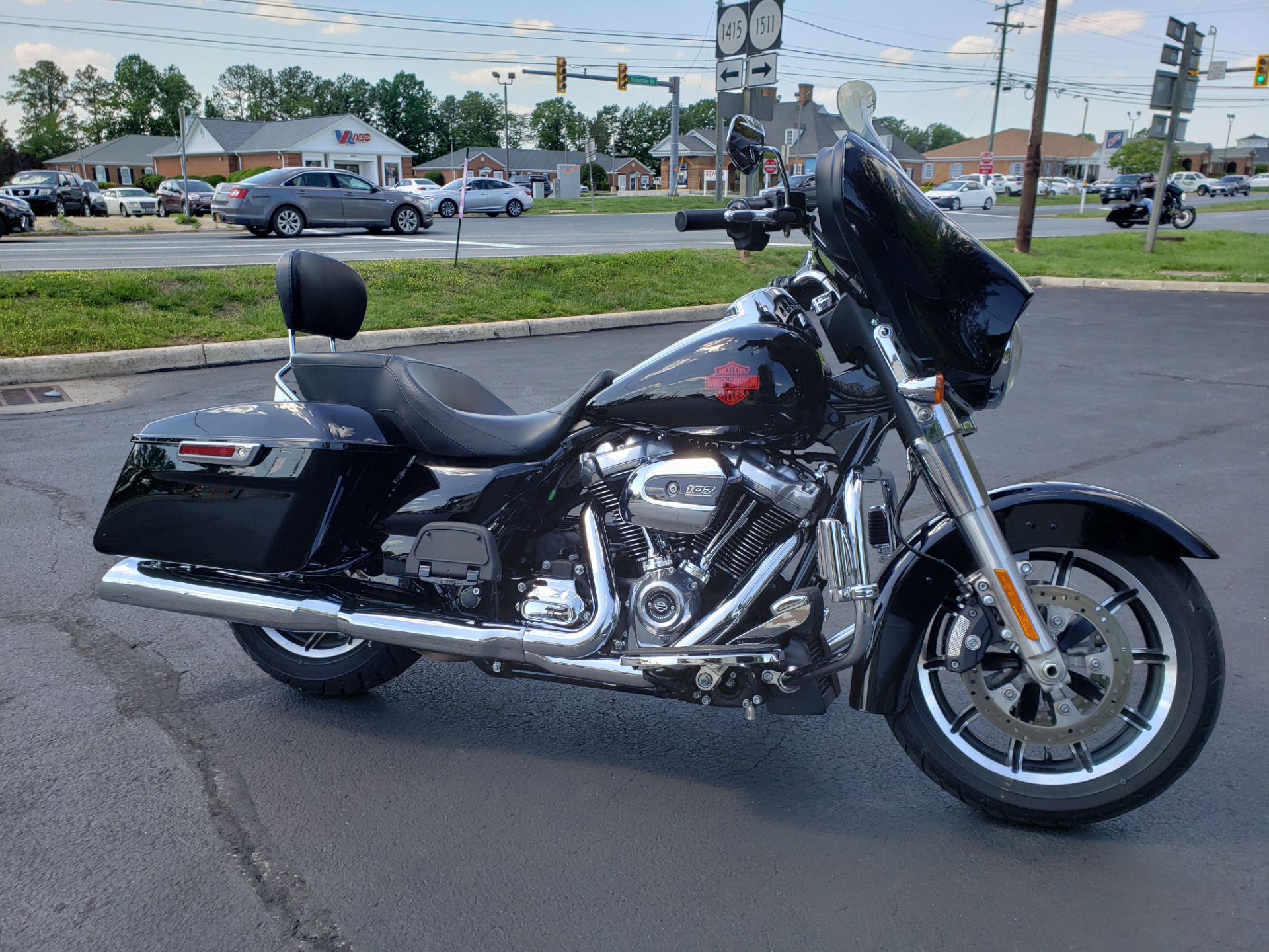 2019 Harley-Davidson Electra Glide® Standard in Lynchburg, Virginia - Photo 2