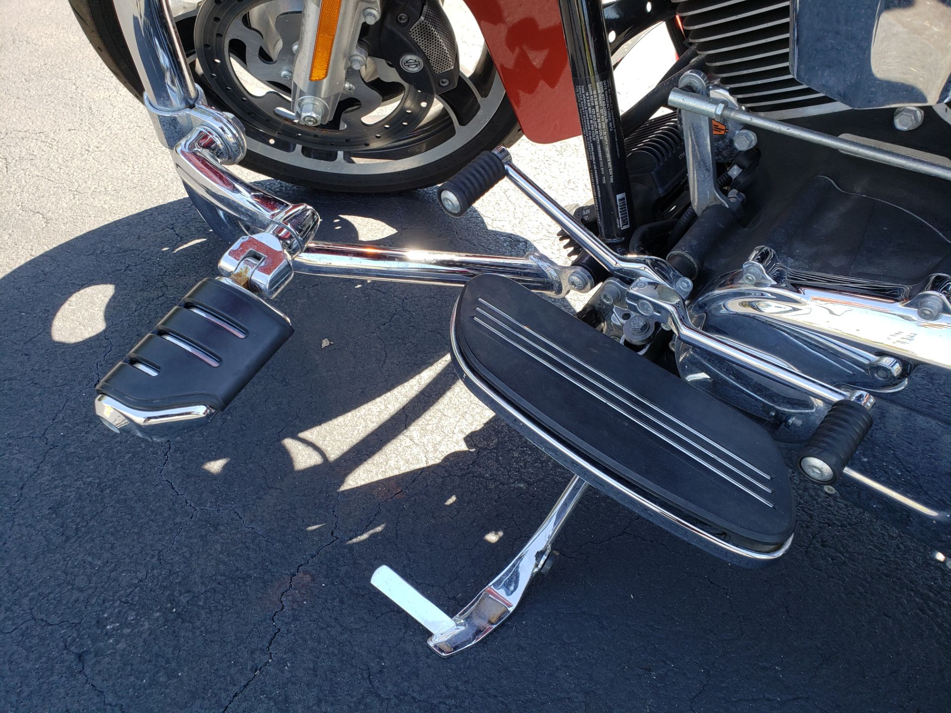 2013 Harley-Davidson Road Glide® Custom in Lynchburg, Virginia - Photo 38